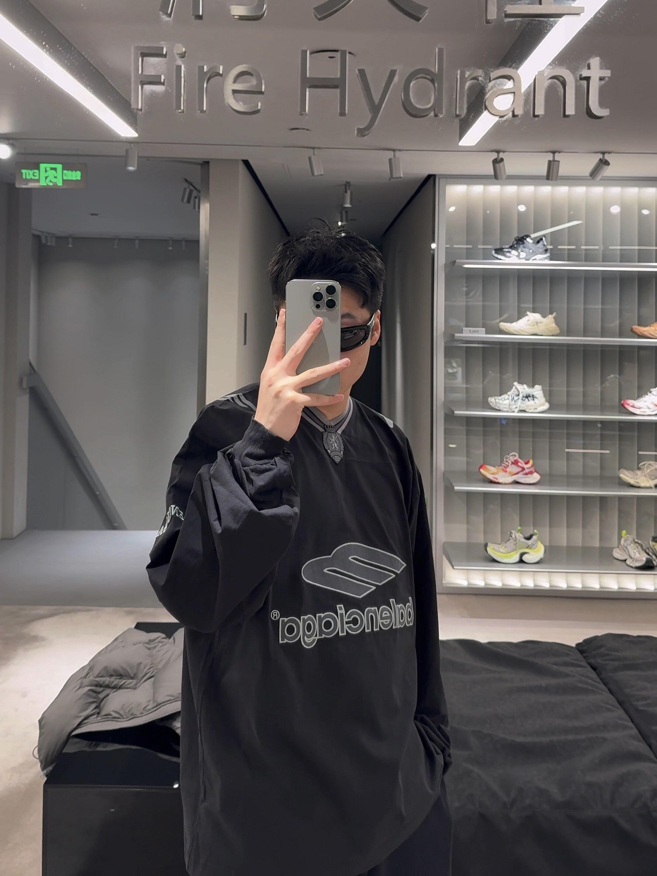 BALENCIAGA 발렌시아가 FW2023 V넥 긴팔 티셔츠 20