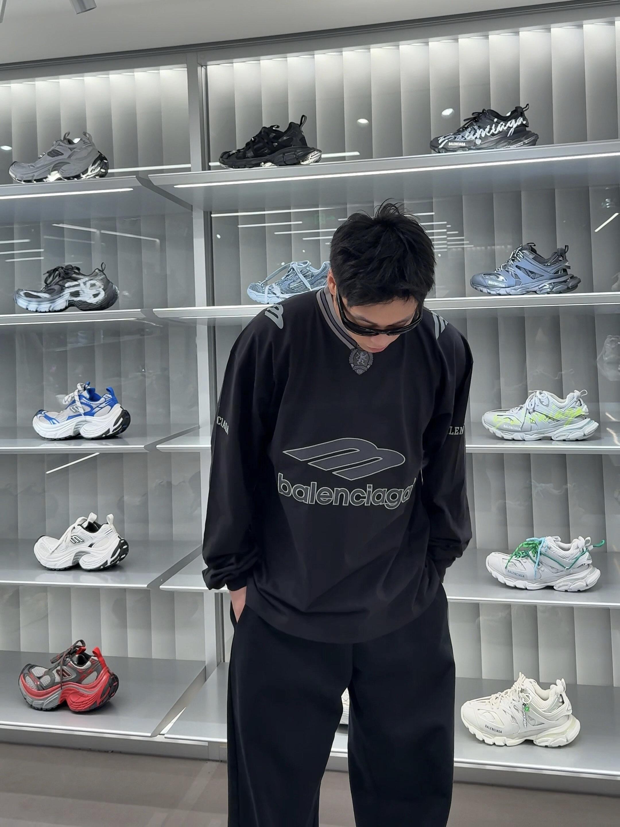 BALENCIAGA 발렌시아가 FW2023 V넥 긴팔 티셔츠 21