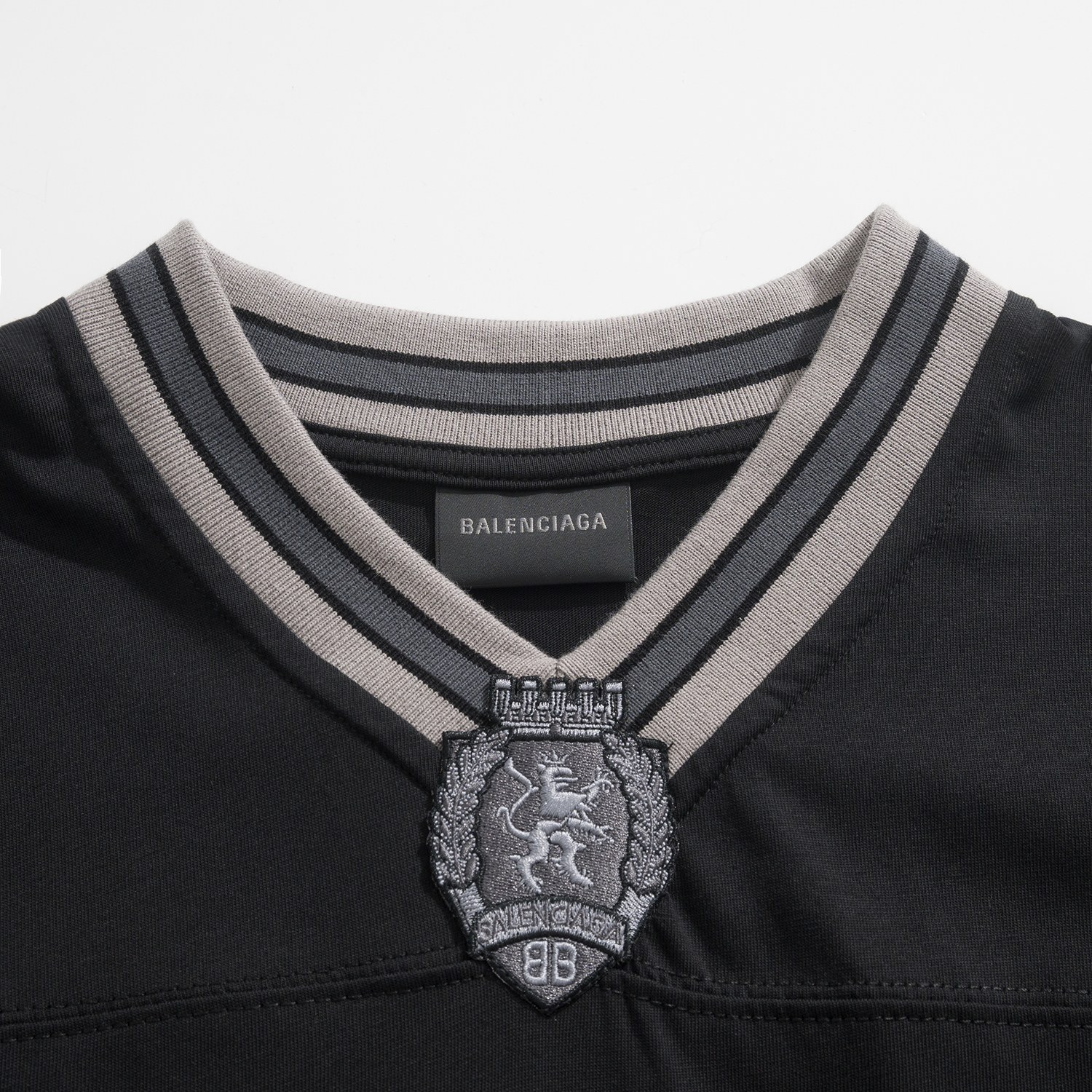 BALENCIAGA 발렌시아가 FW2023 V넥 긴팔 티셔츠 24