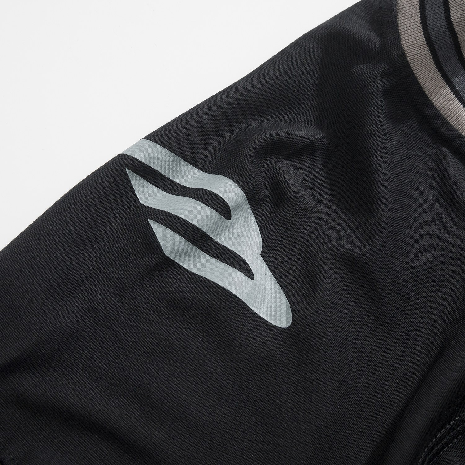 BALENCIAGA 발렌시아가 FW2023 V넥 긴팔 티셔츠 26