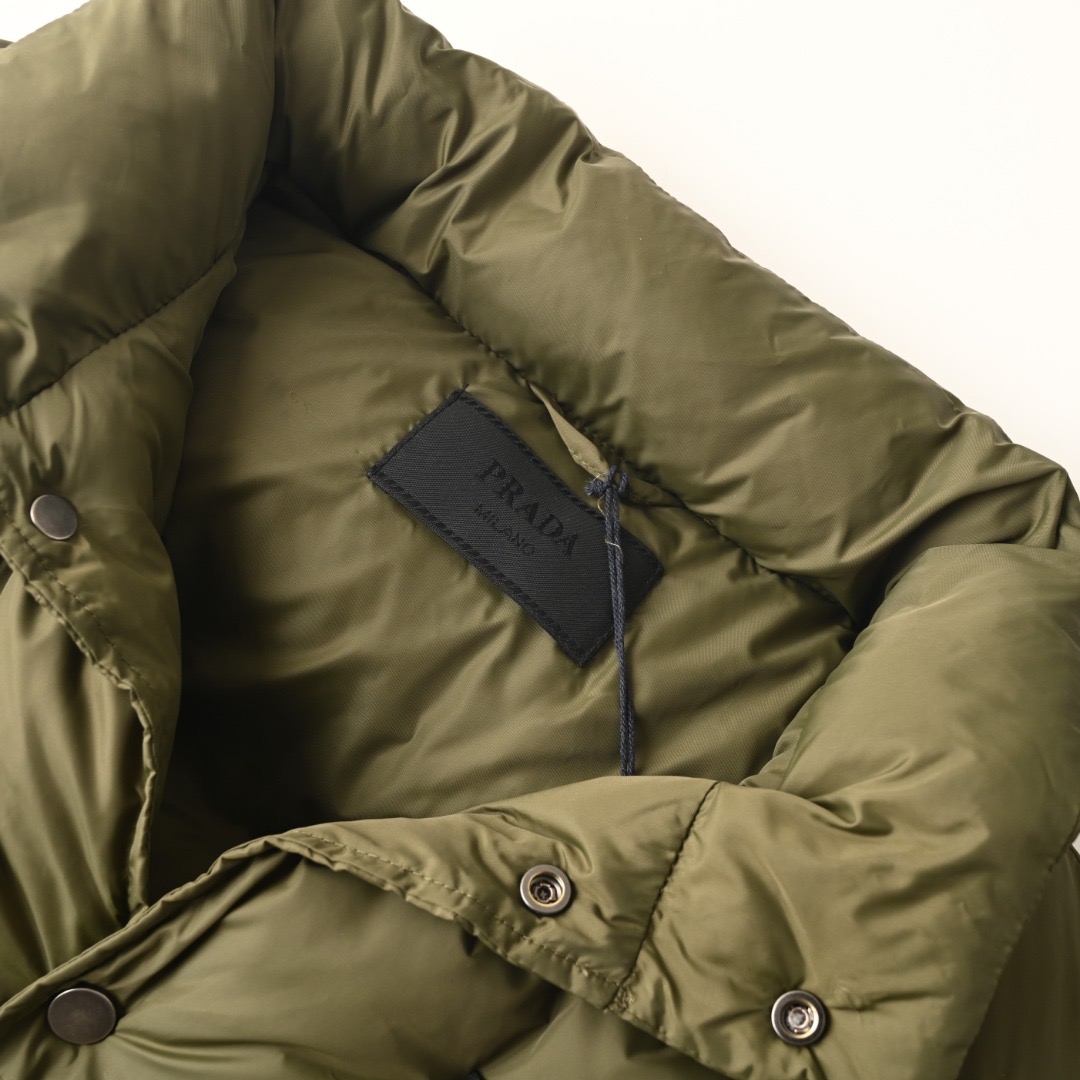 PRADA 프라다 FW2023 녹색 다운 베스트 4