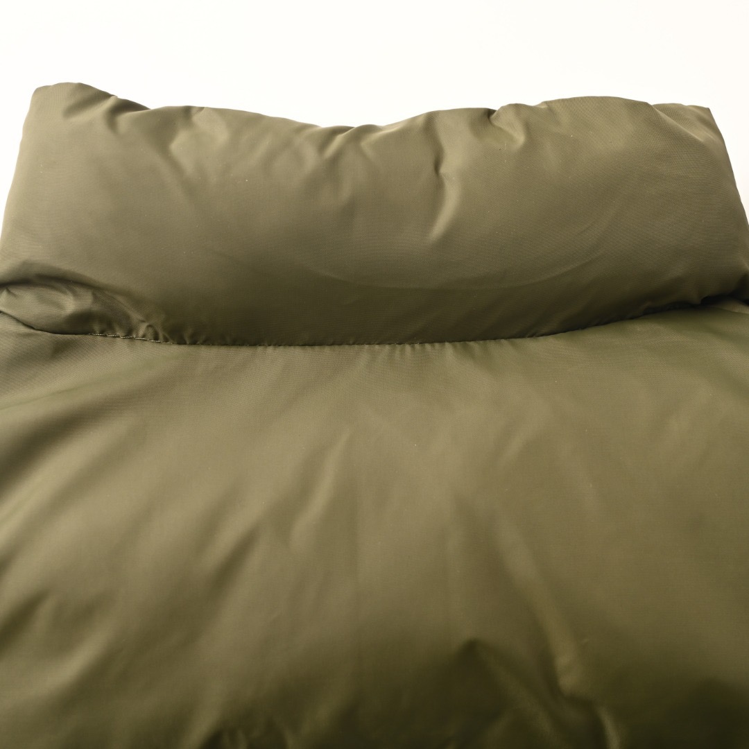 PRADA 프라다 FW2023 녹색 다운 베스트 8