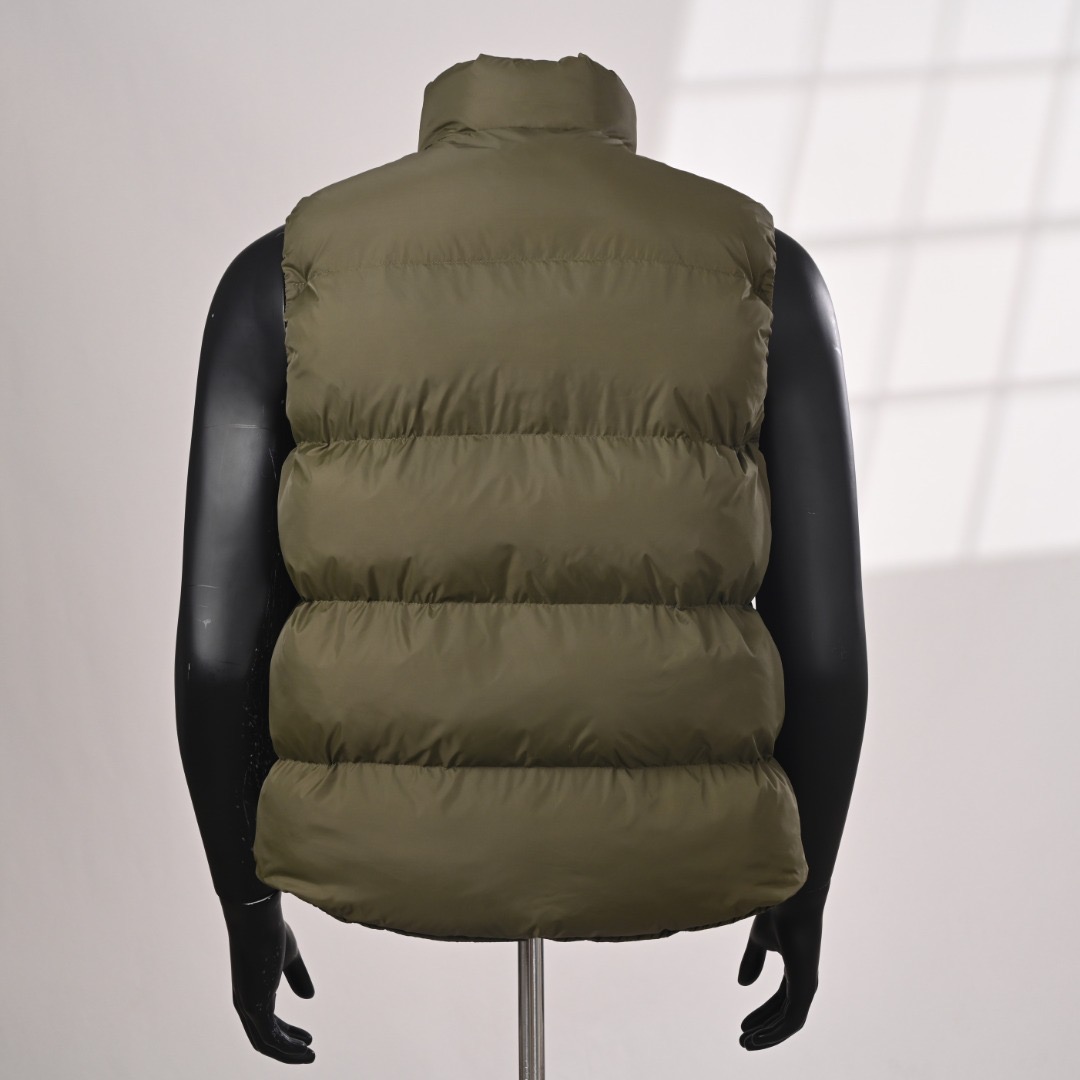 PRADA 프라다 FW2023 녹색 다운 베스트 12