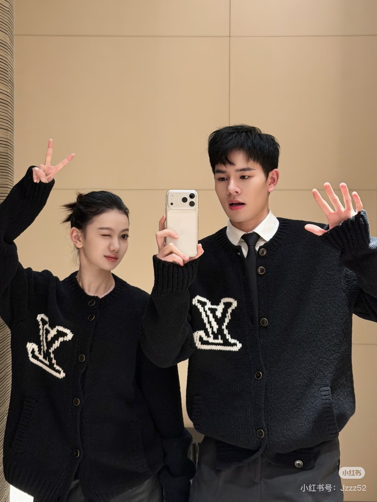 LOUIS VUITTON 루이비통 FW2025 라운드넥 니트 가디건 2