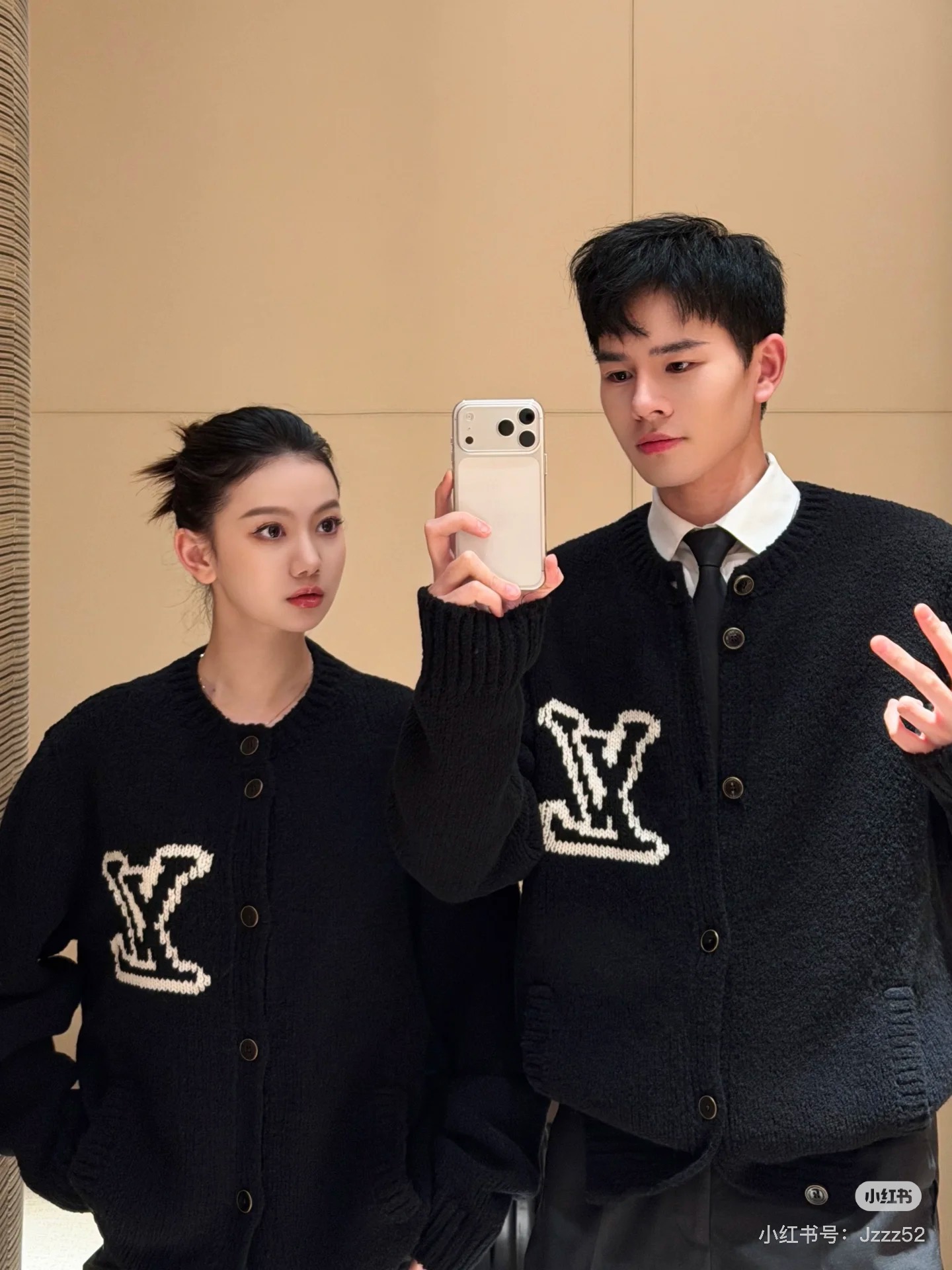 LOUIS VUITTON 루이비통 FW2025 라운드넥 니트 가디건 3