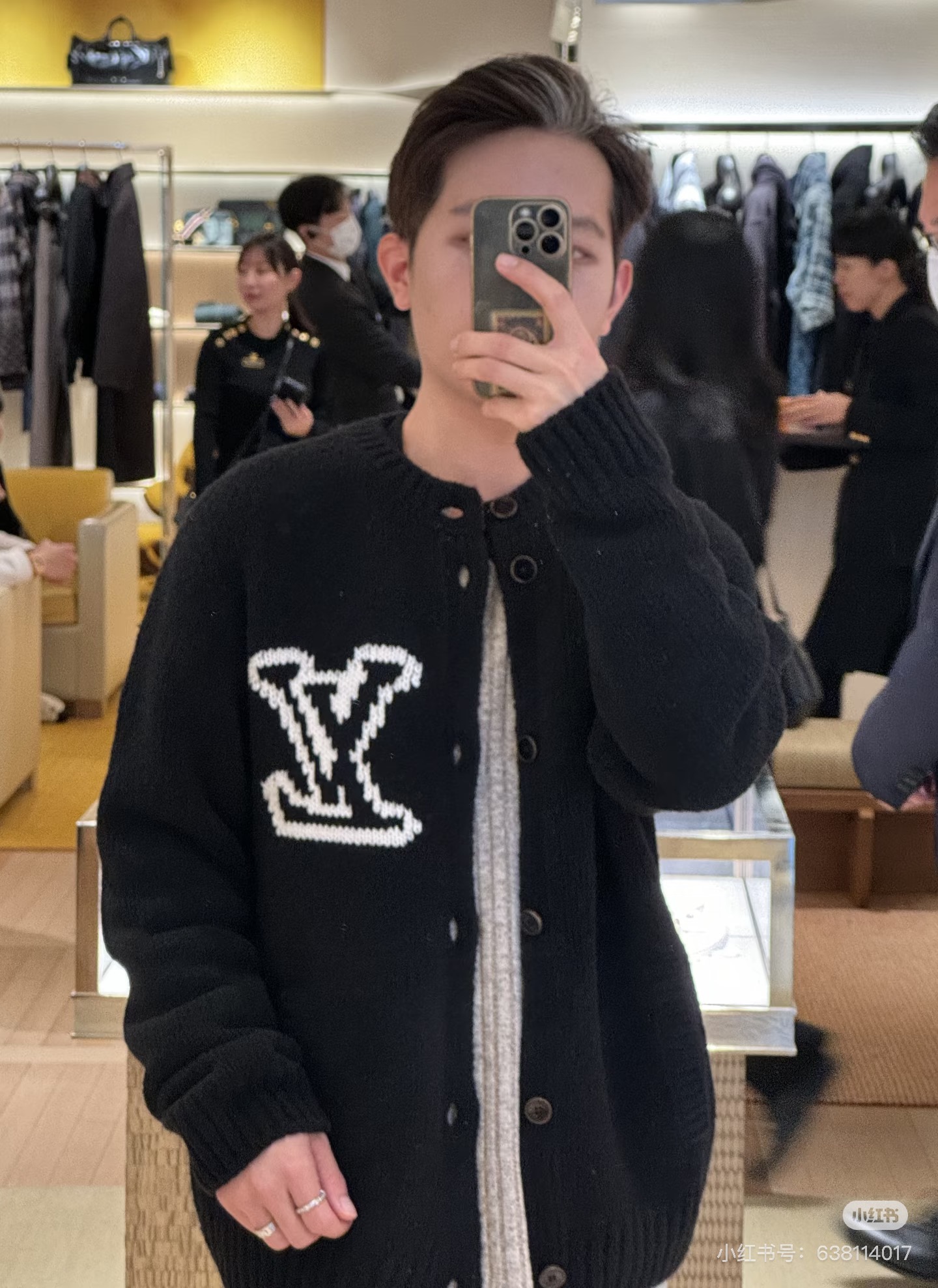 LOUIS VUITTON 루이비통 FW2025 라운드넥 니트 가디건 4