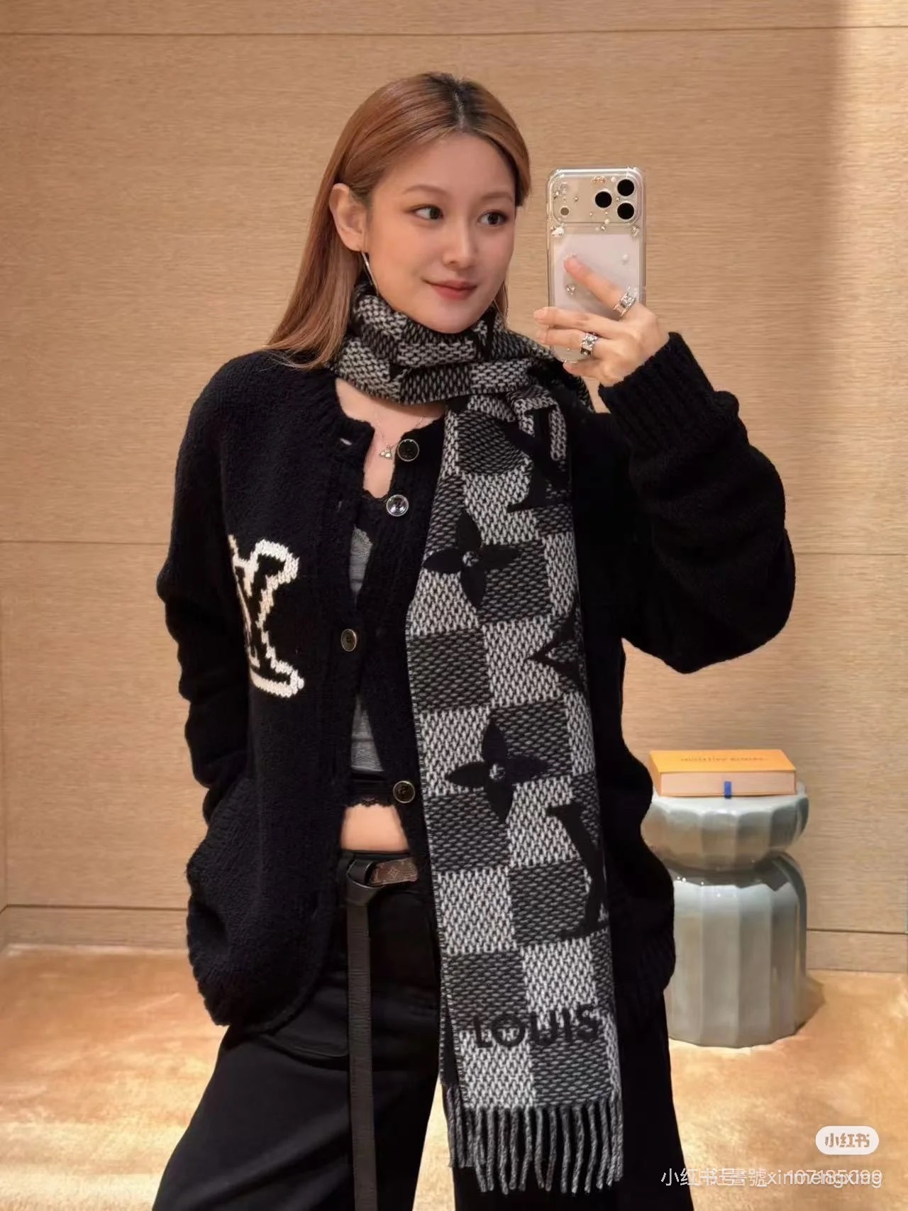 LOUIS VUITTON 루이비통 FW2025 라운드넥 니트 가디건 7