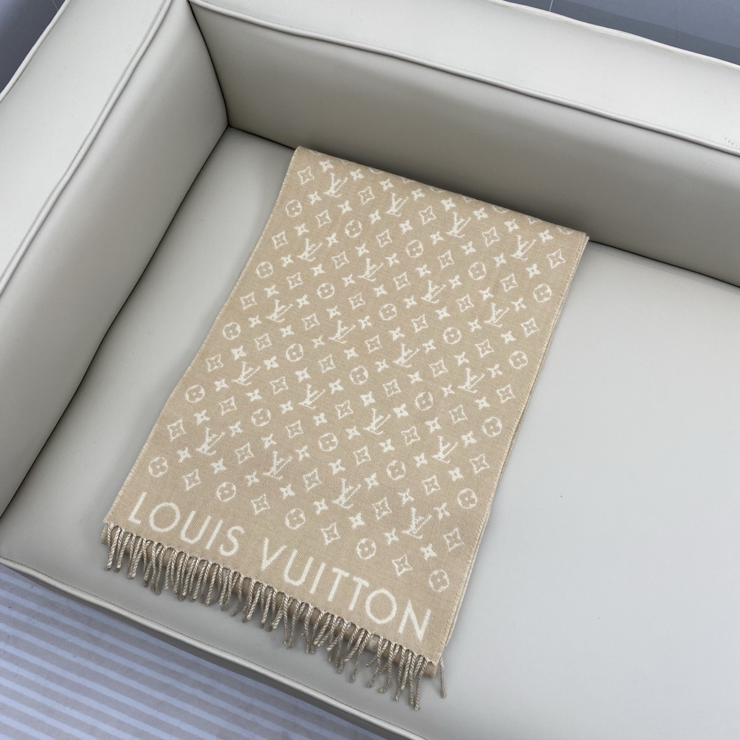 LOUIS VUITTON 루이비통 모노그램 머플러 베이지 2