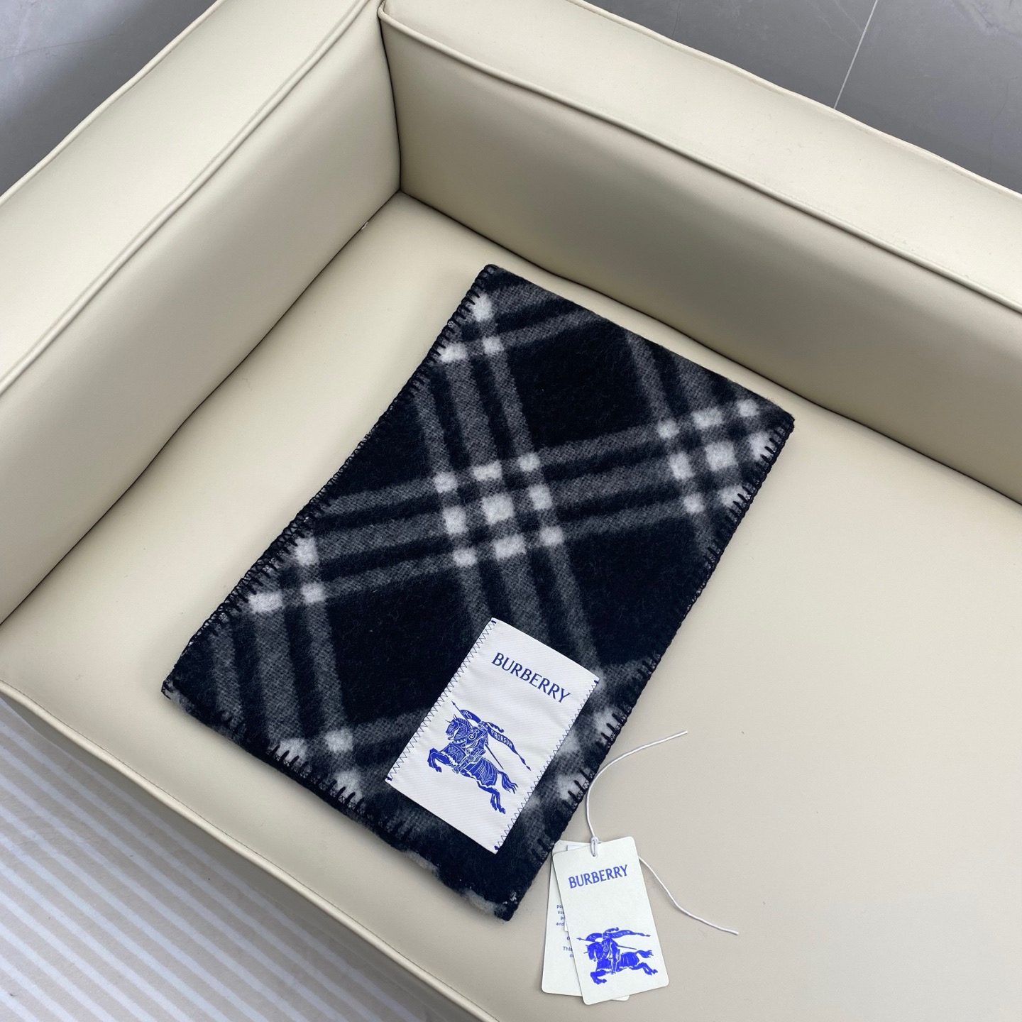 BURBERRY 버버리 체크 양모 머플러 2