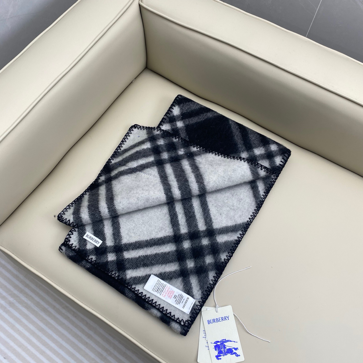 BURBERRY 버버리 체크 양모 머플러 3