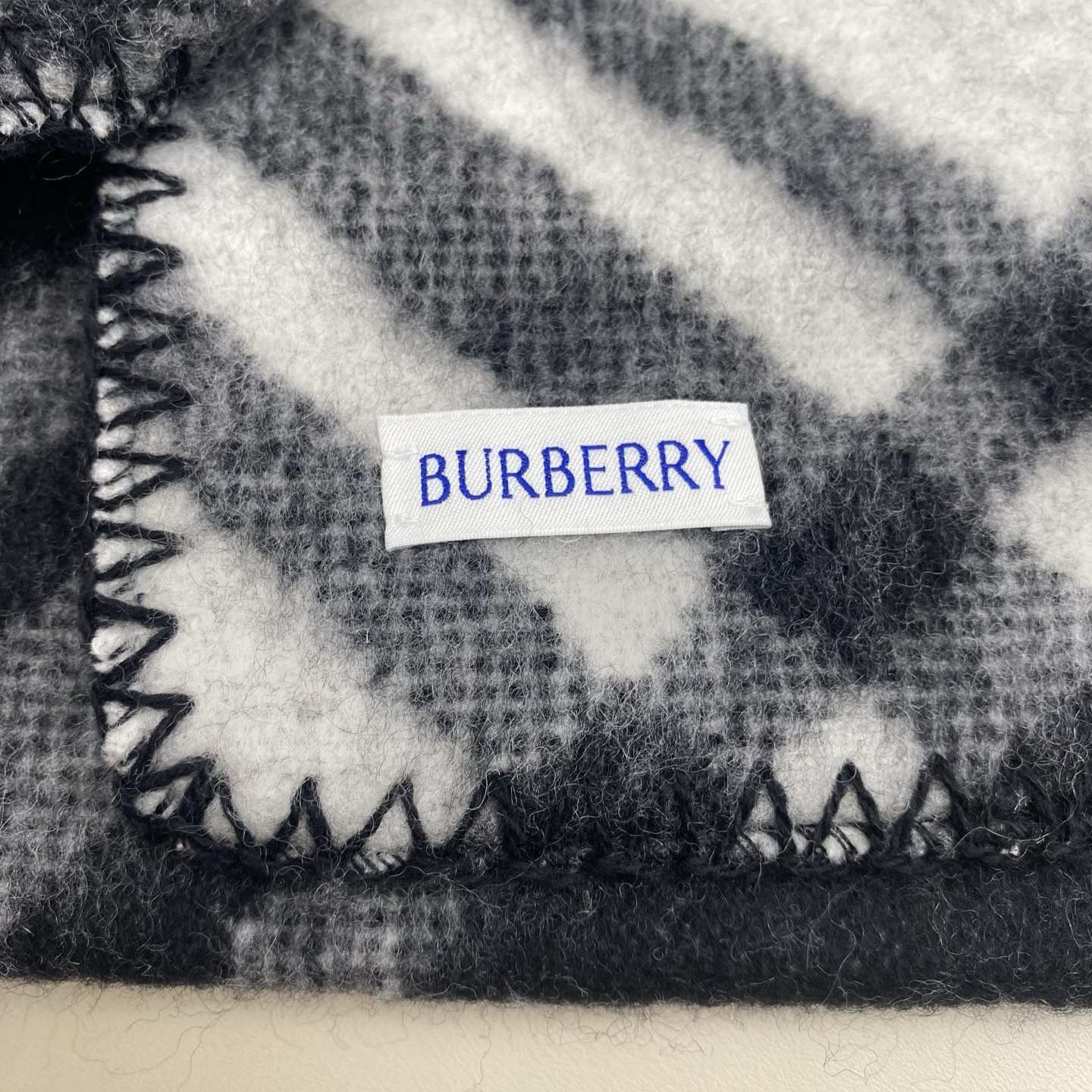 BURBERRY 버버리 체크 양모 머플러 8