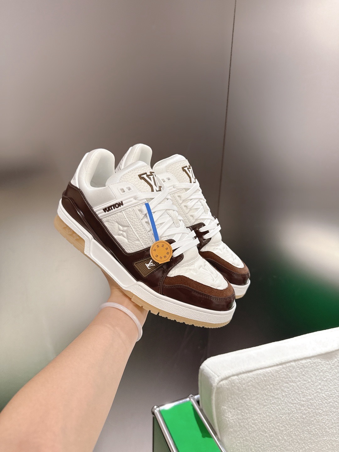 LOUIS VUITTON 루이비통 트레이너 스니커즈 블랙 앤 화이트 5