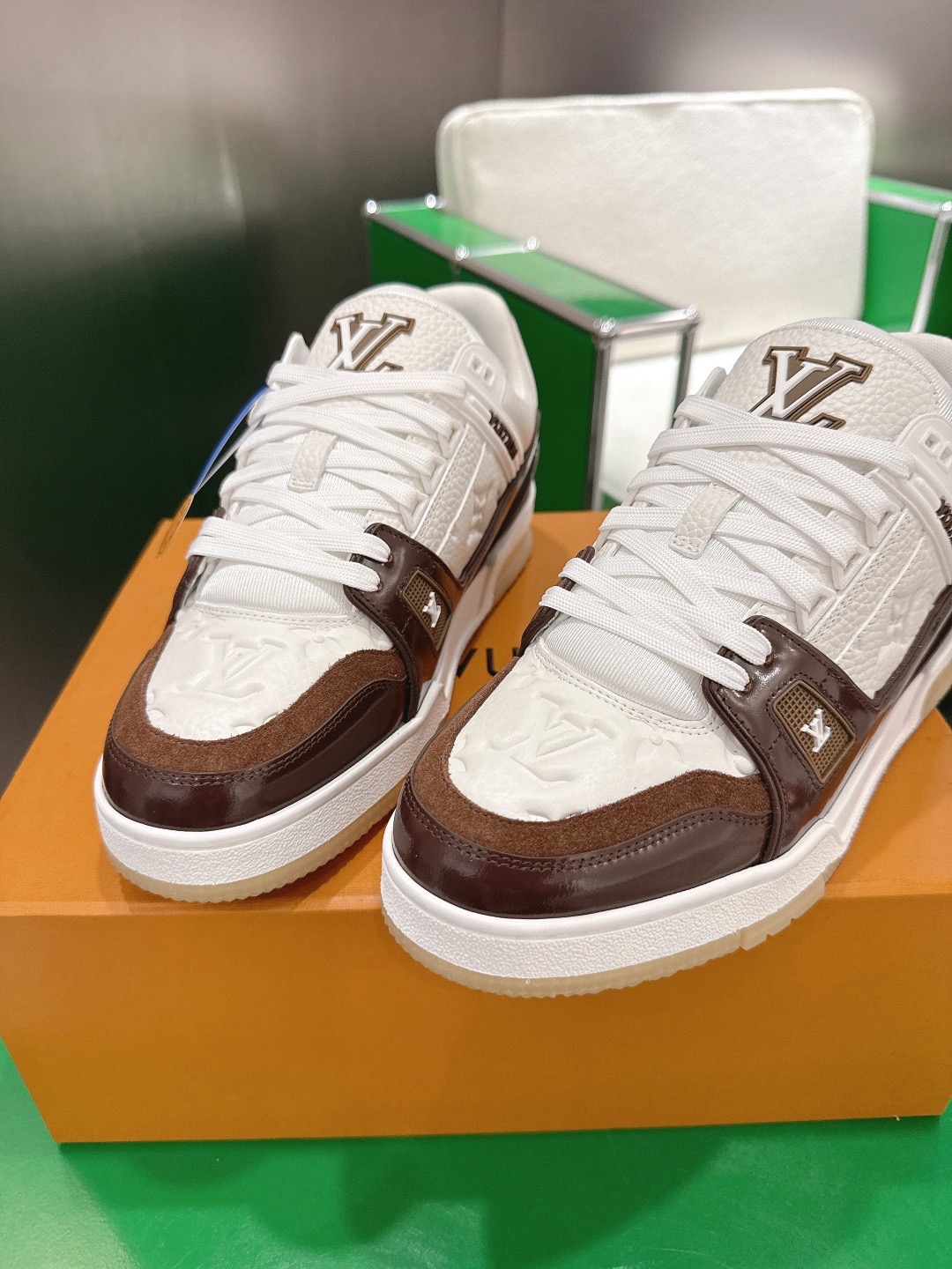 LOUIS VUITTON 루이비통 트레이너 스니커즈 블랙 앤 화이트 7