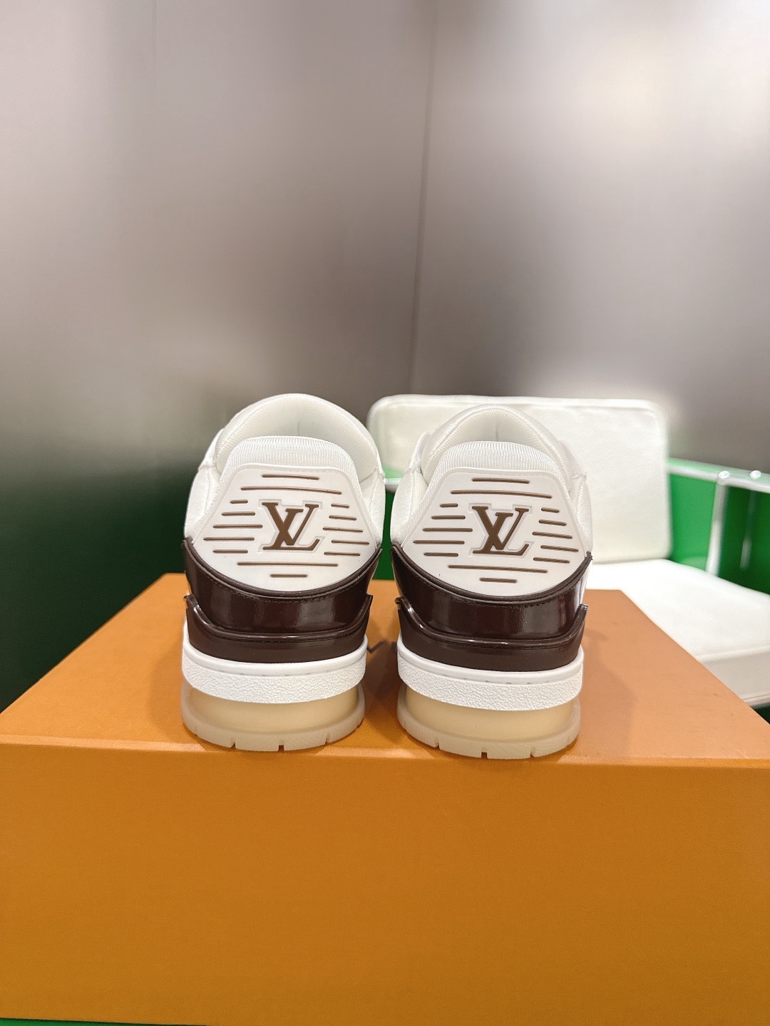 LOUIS VUITTON 루이비통 트레이너 스니커즈 블랙 앤 화이트 8