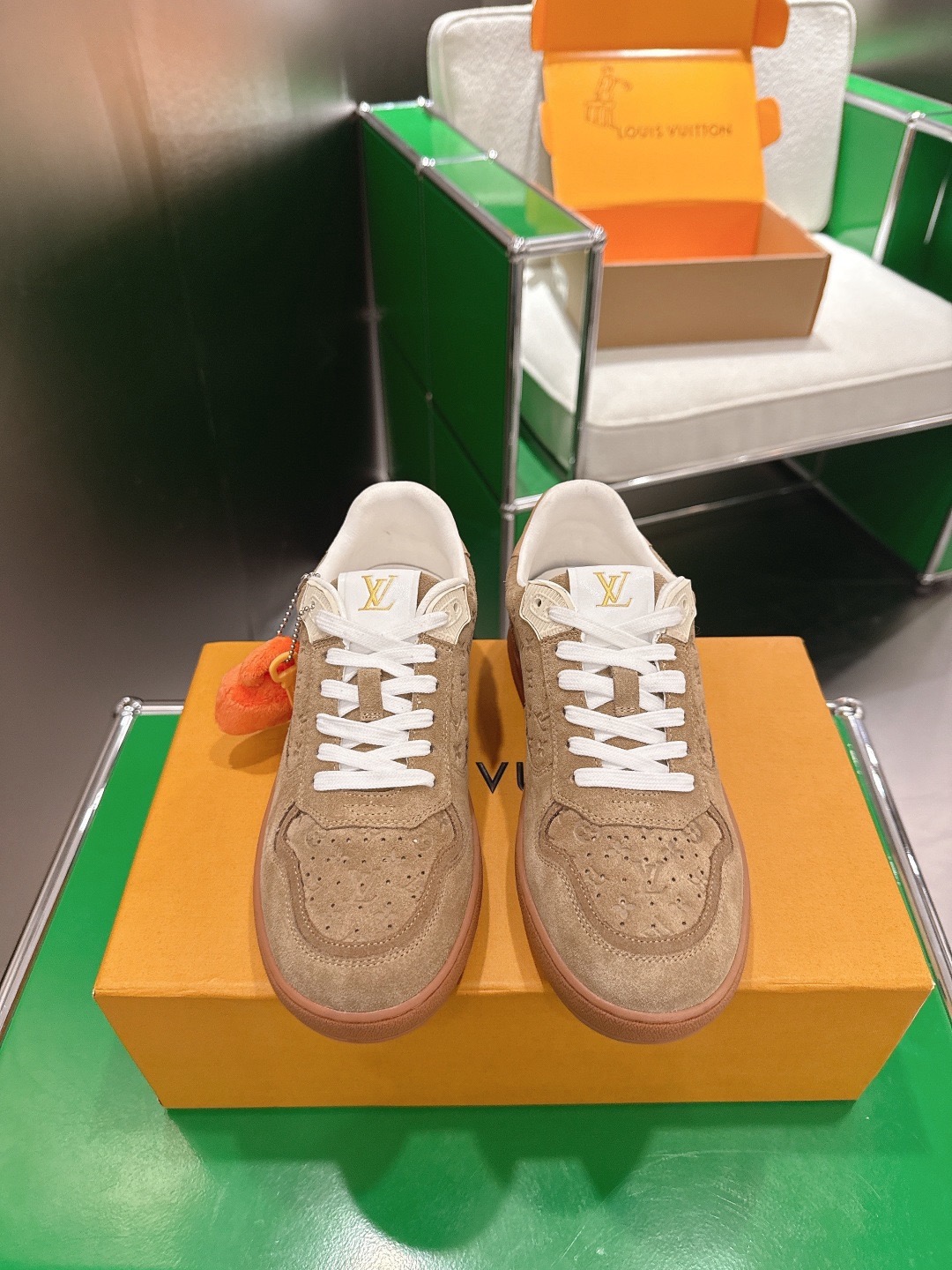 LOUIS VUITTON 루이비통 스니커즈 베이지 1