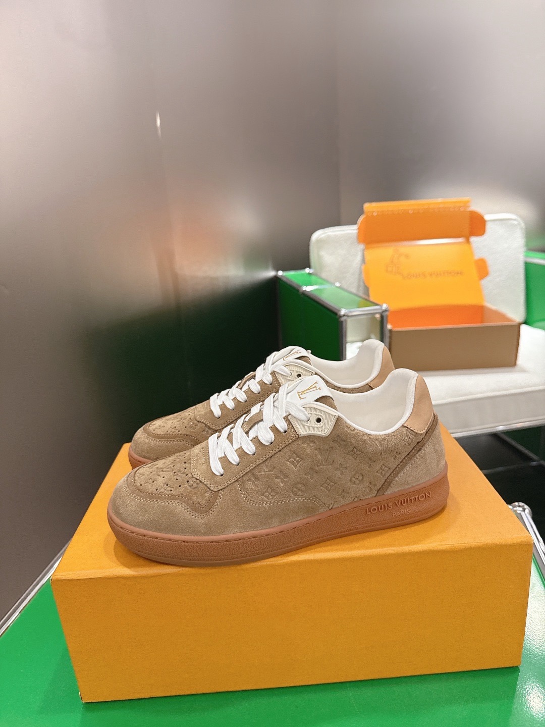 LOUIS VUITTON 루이비통 스니커즈 베이지 2