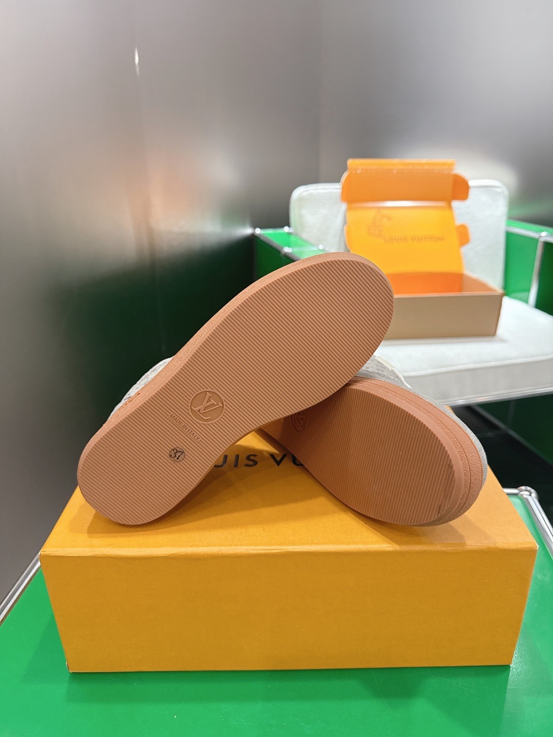 LOUIS VUITTON 루이비통 스니커즈 베이지 9