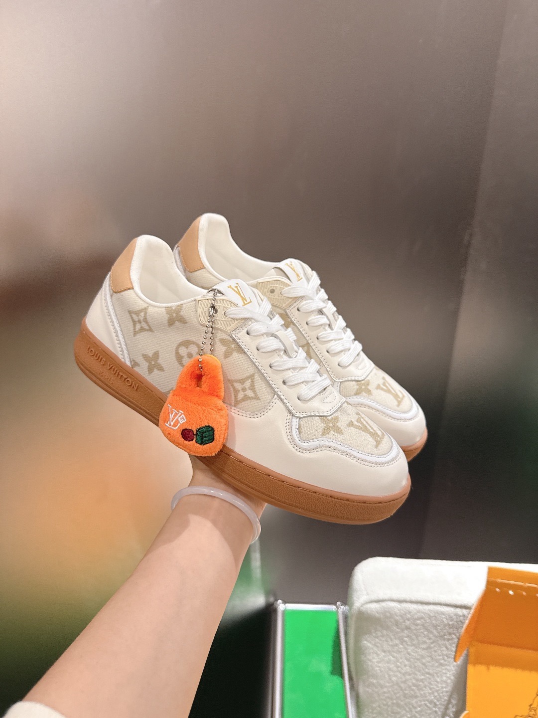 LOUIS VUITTON 루이비통 스니커즈 베이지 6