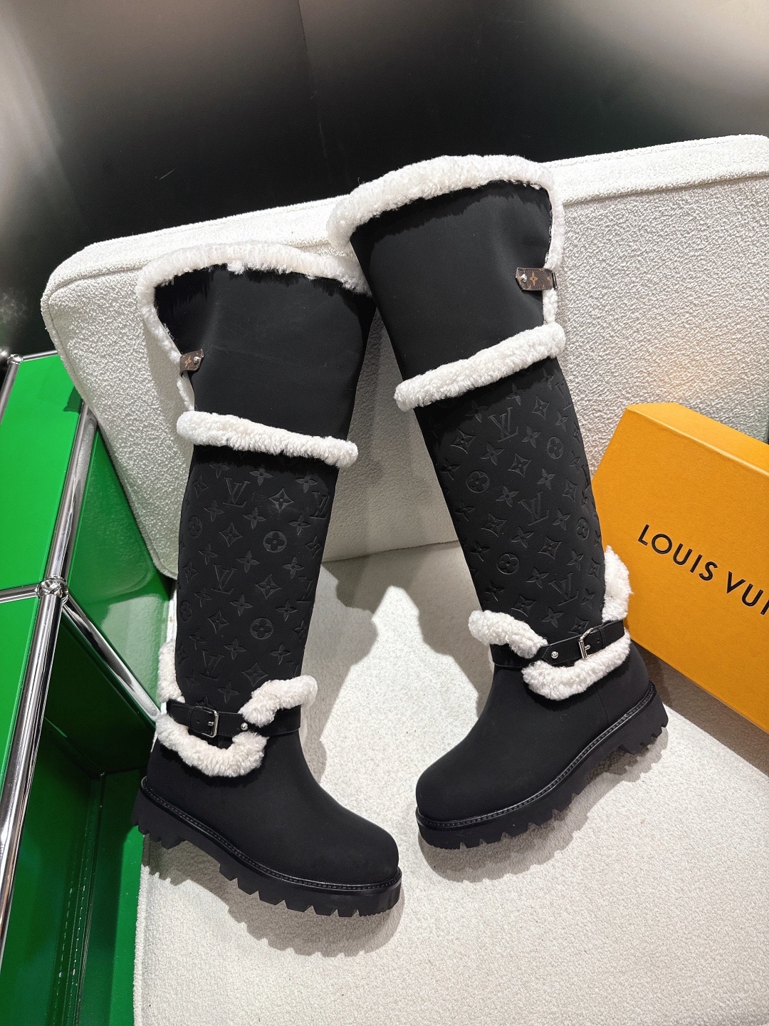 LOUIS VUITTON 루이비통 양모 롱부츠 4