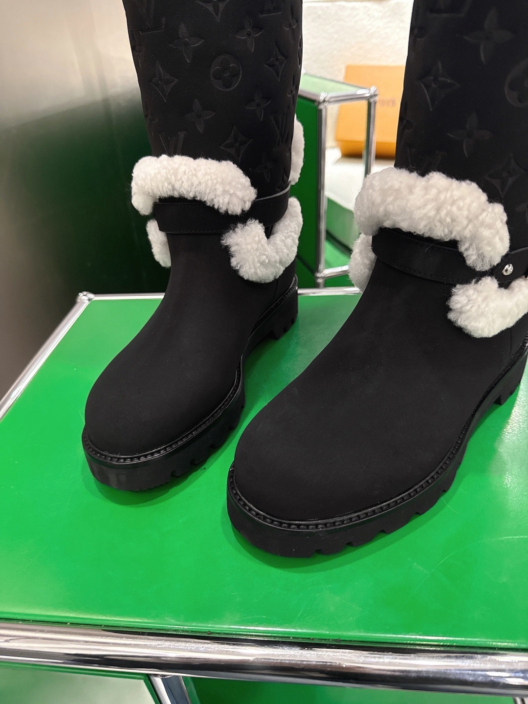 LOUIS VUITTON 루이비통 양모 롱부츠 10