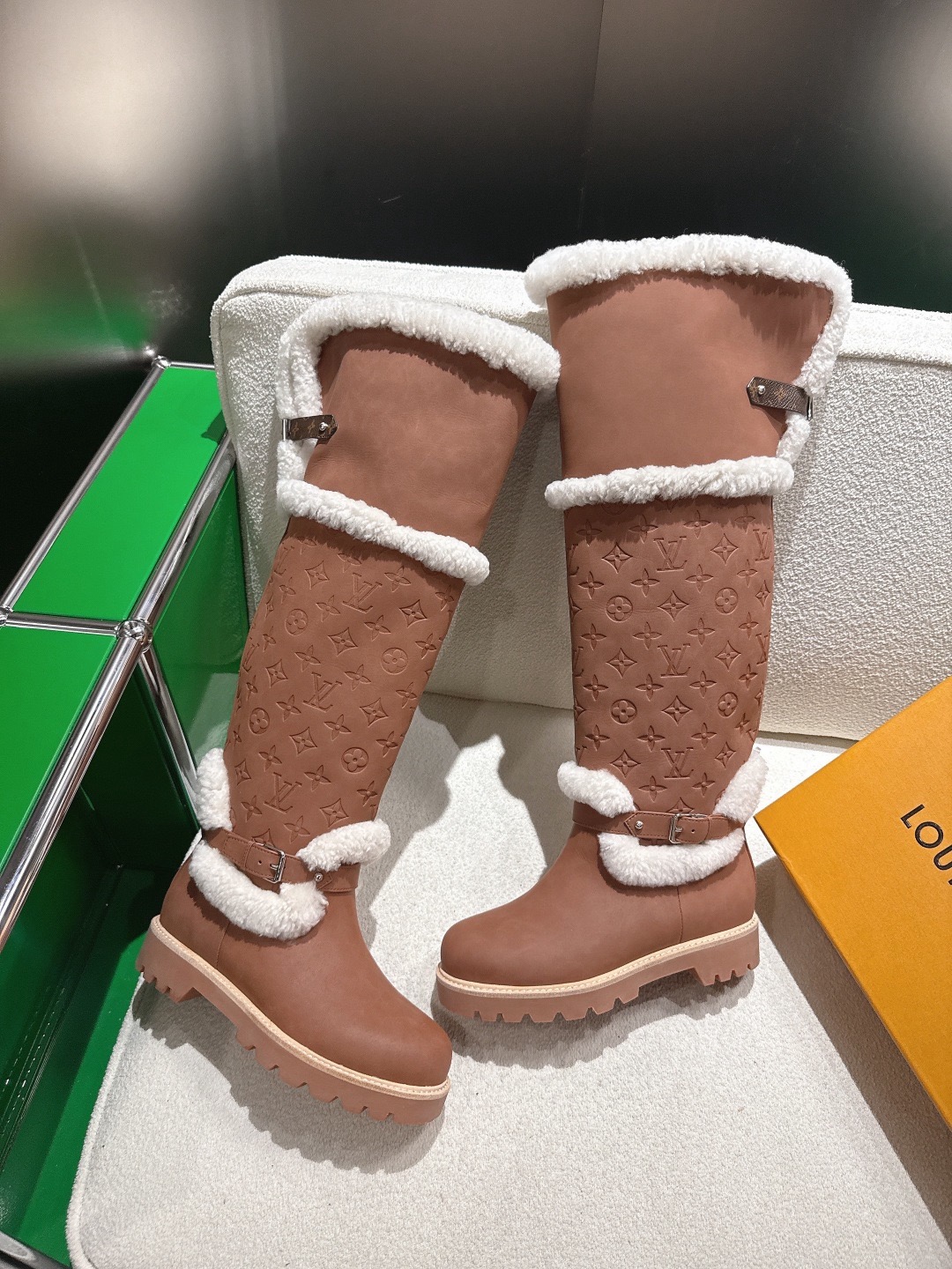 LOUIS VUITTON 루이비통 양모 롱부츠 1