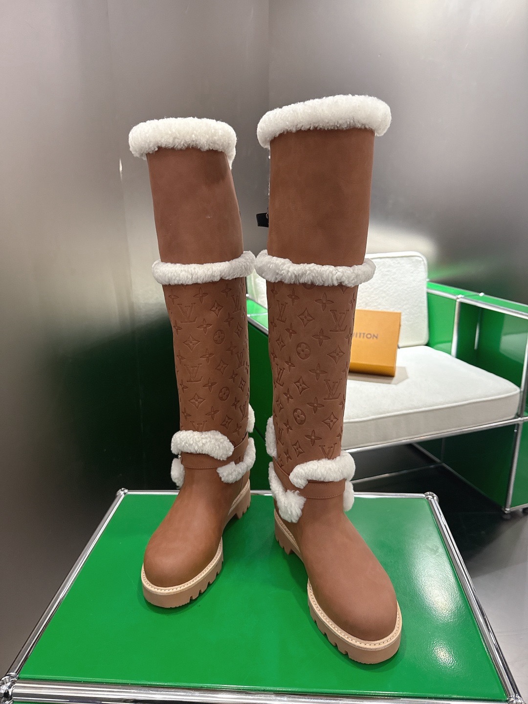 LOUIS VUITTON 루이비통 양모 롱부츠 3