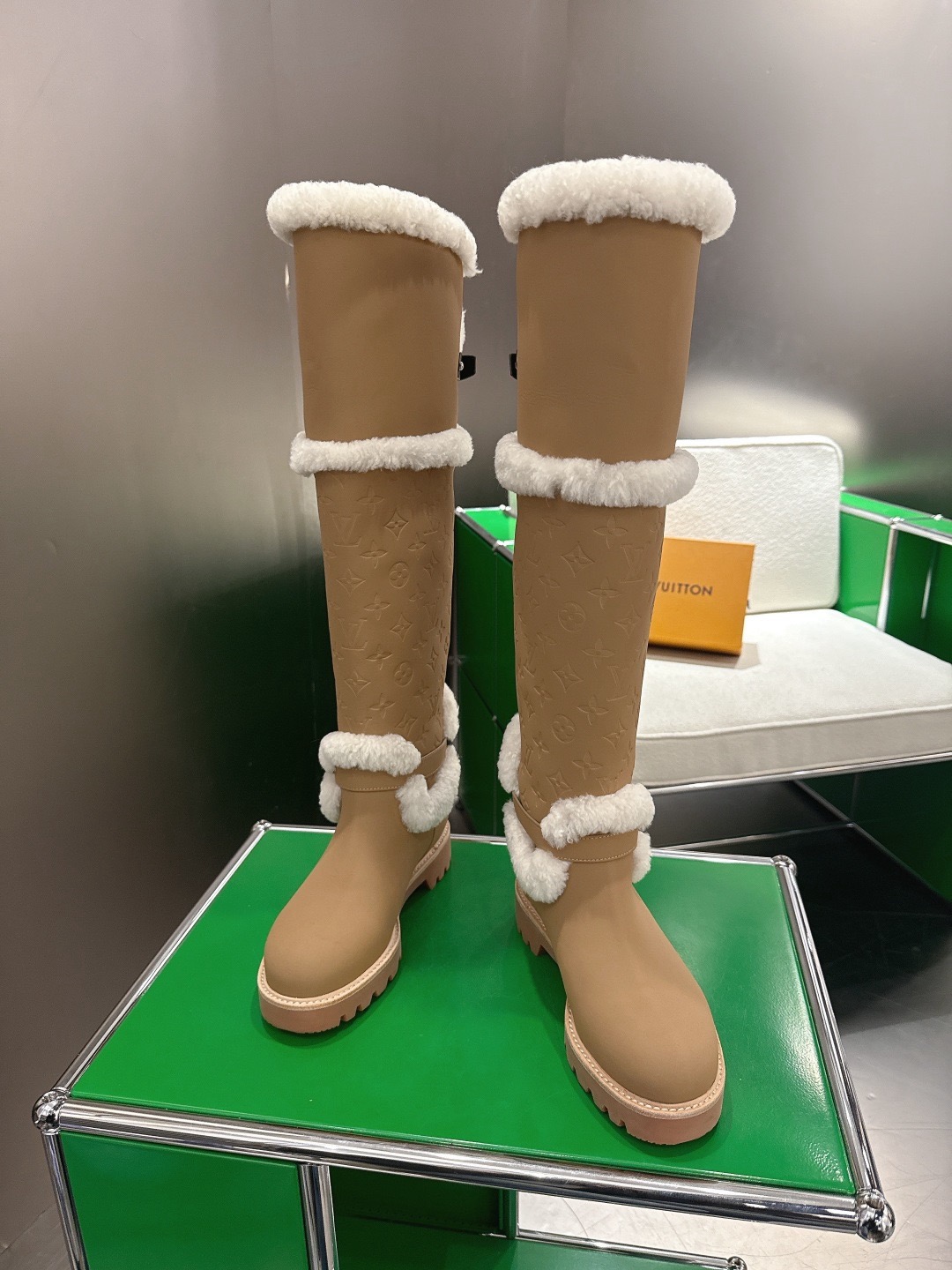 LOUIS VUITTON 루이비통 양모 롱부츠 3
