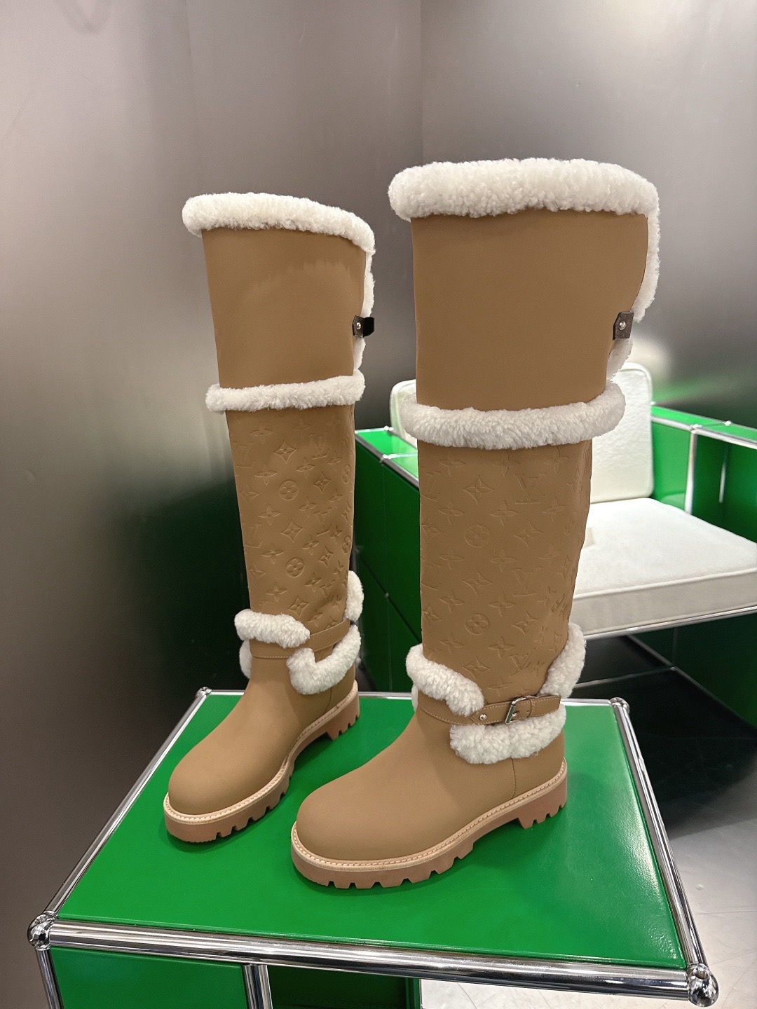 LOUIS VUITTON 루이비통 양모 롱부츠 4