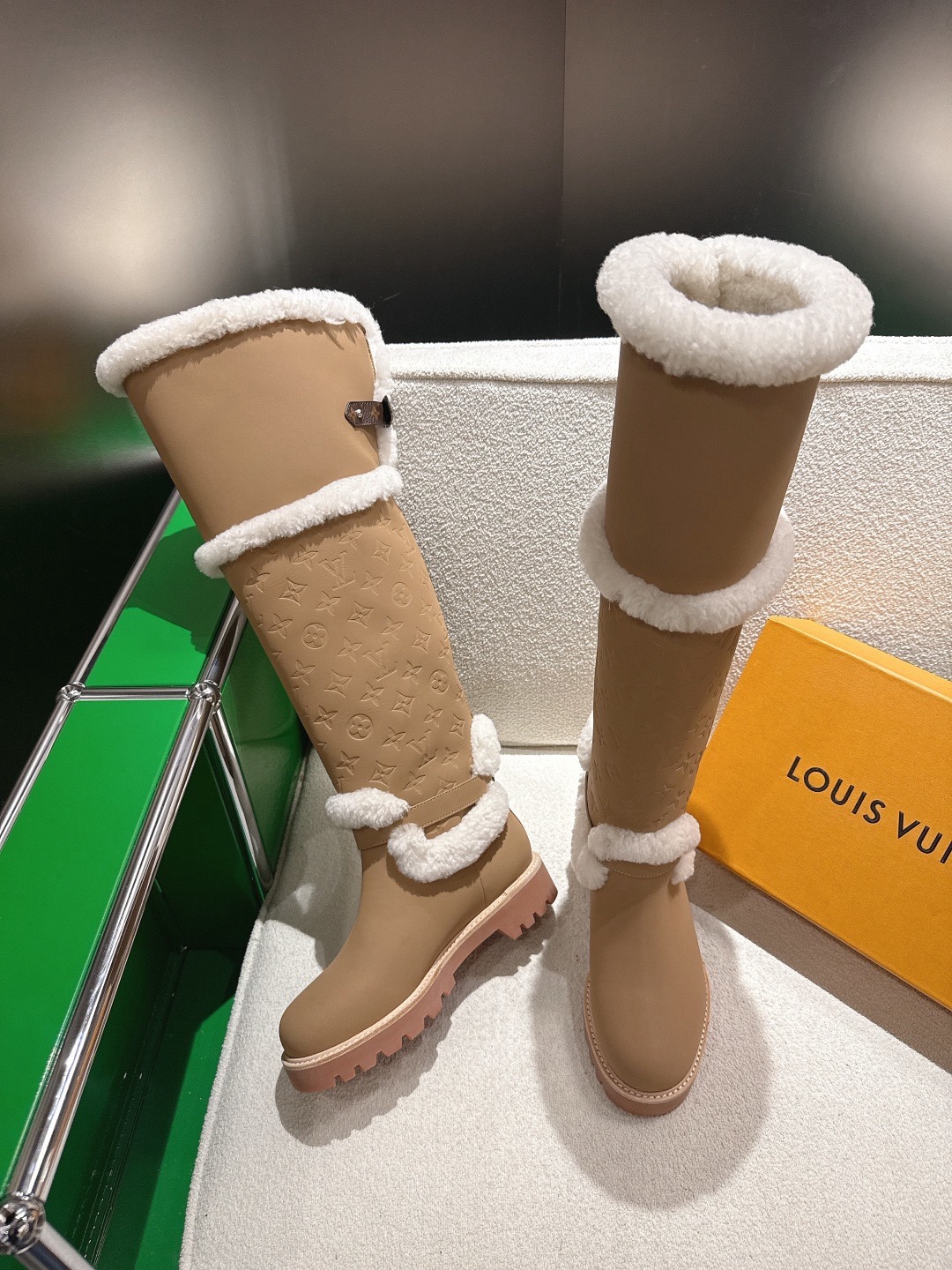 LOUIS VUITTON 루이비통 양모 롱부츠 5