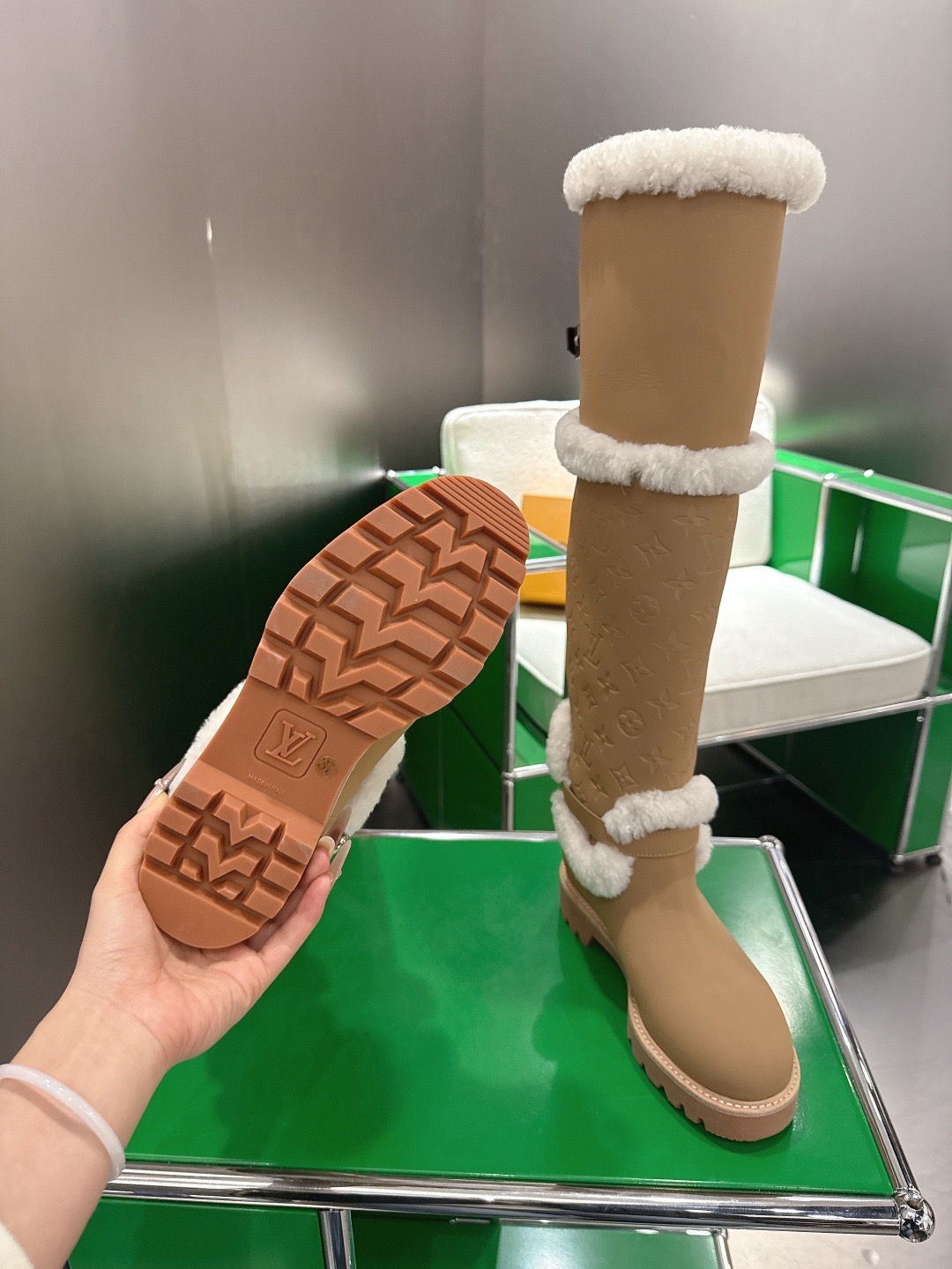 LOUIS VUITTON 루이비통 양모 롱부츠 9