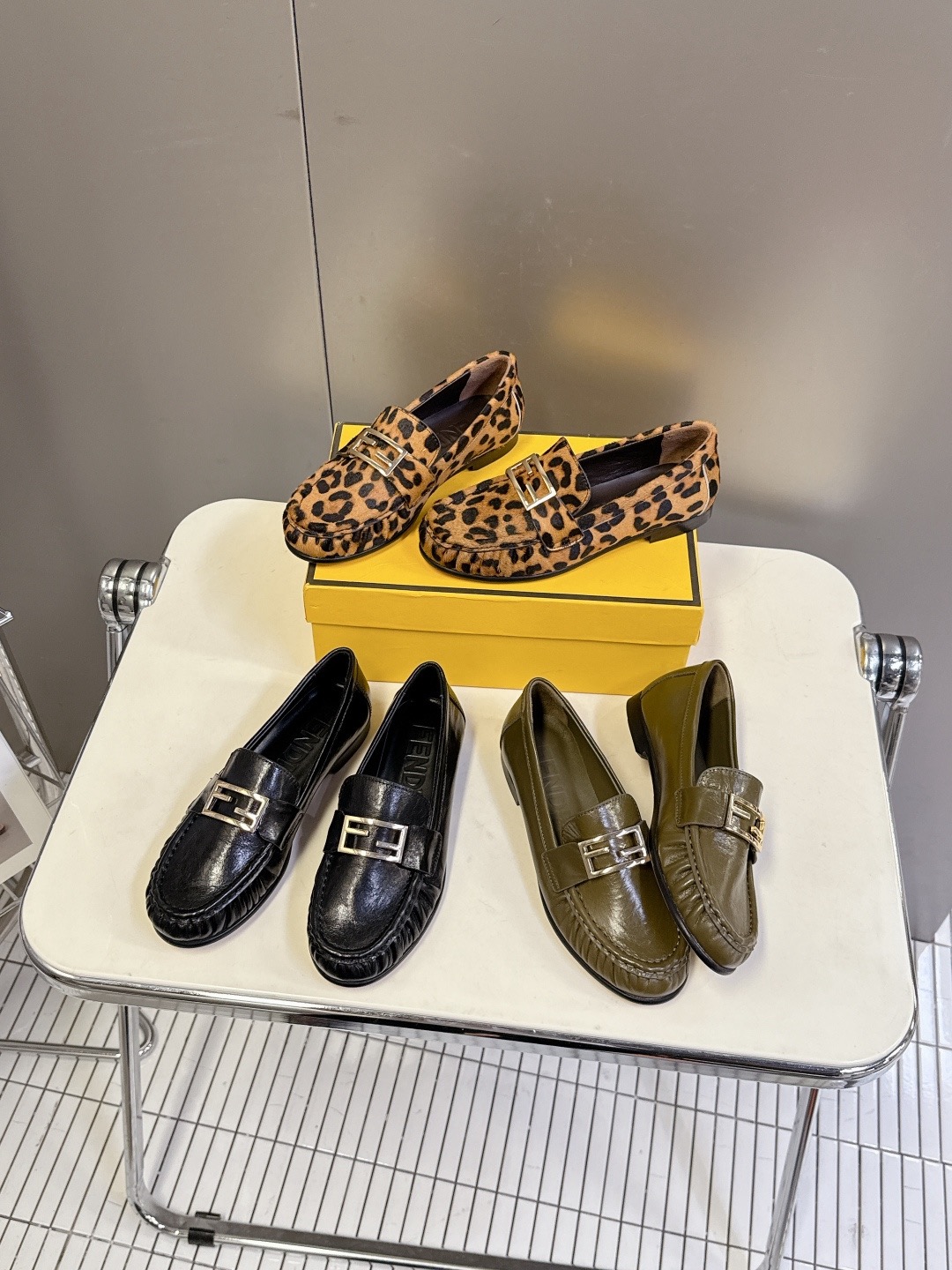 FENDI 펜디 FF 로고 로퍼 블랙 1