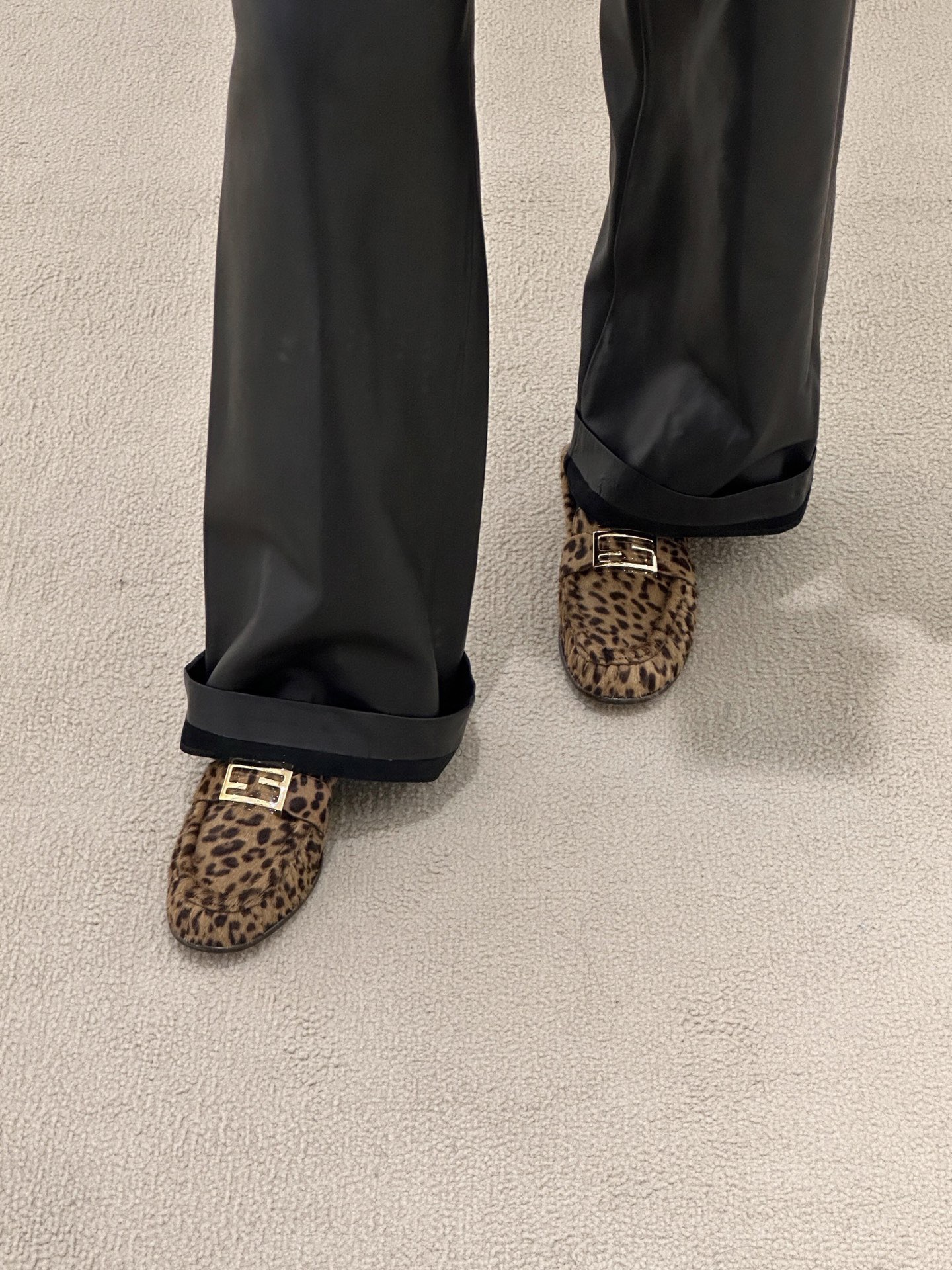 FENDI 펜디 FF 로고 로퍼 블랙 3