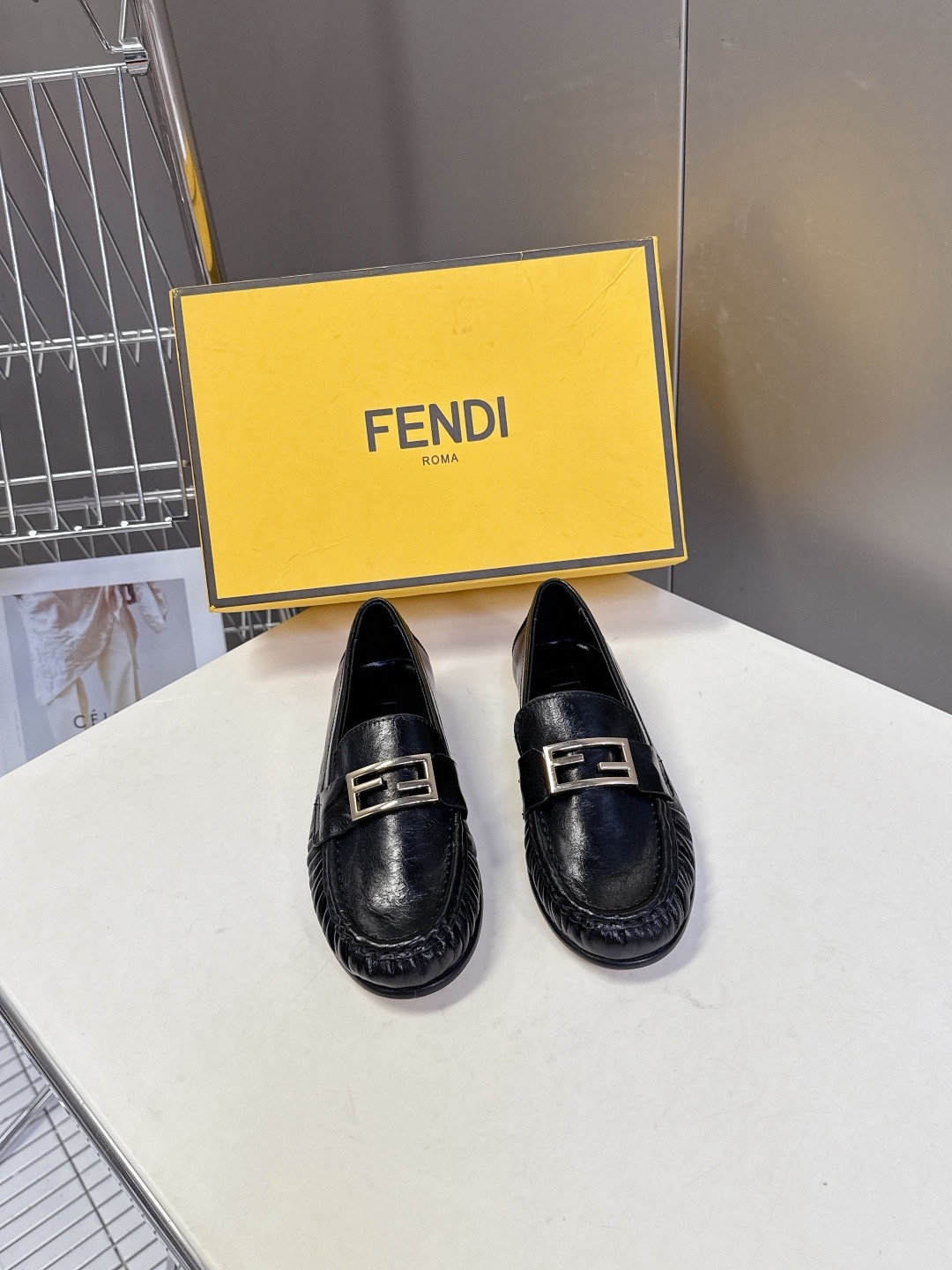 FENDI 펜디 FF 로고 로퍼 블랙 4
