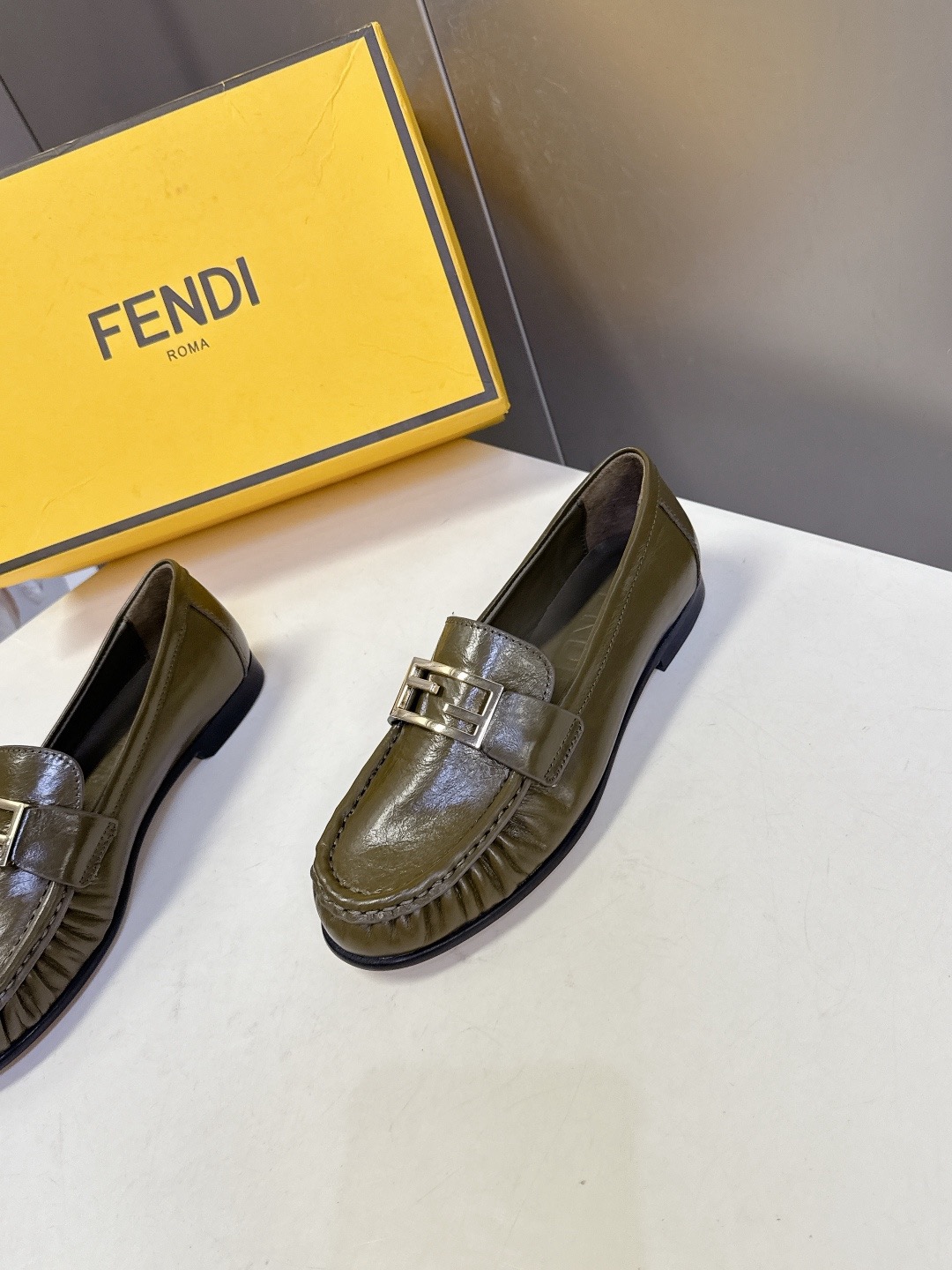 FENDI 펜디 FF 로고 로퍼 블랙 4