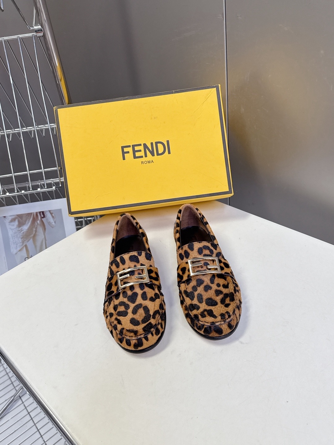 FENDI 펜디 FF 로고 로퍼 블랙 2