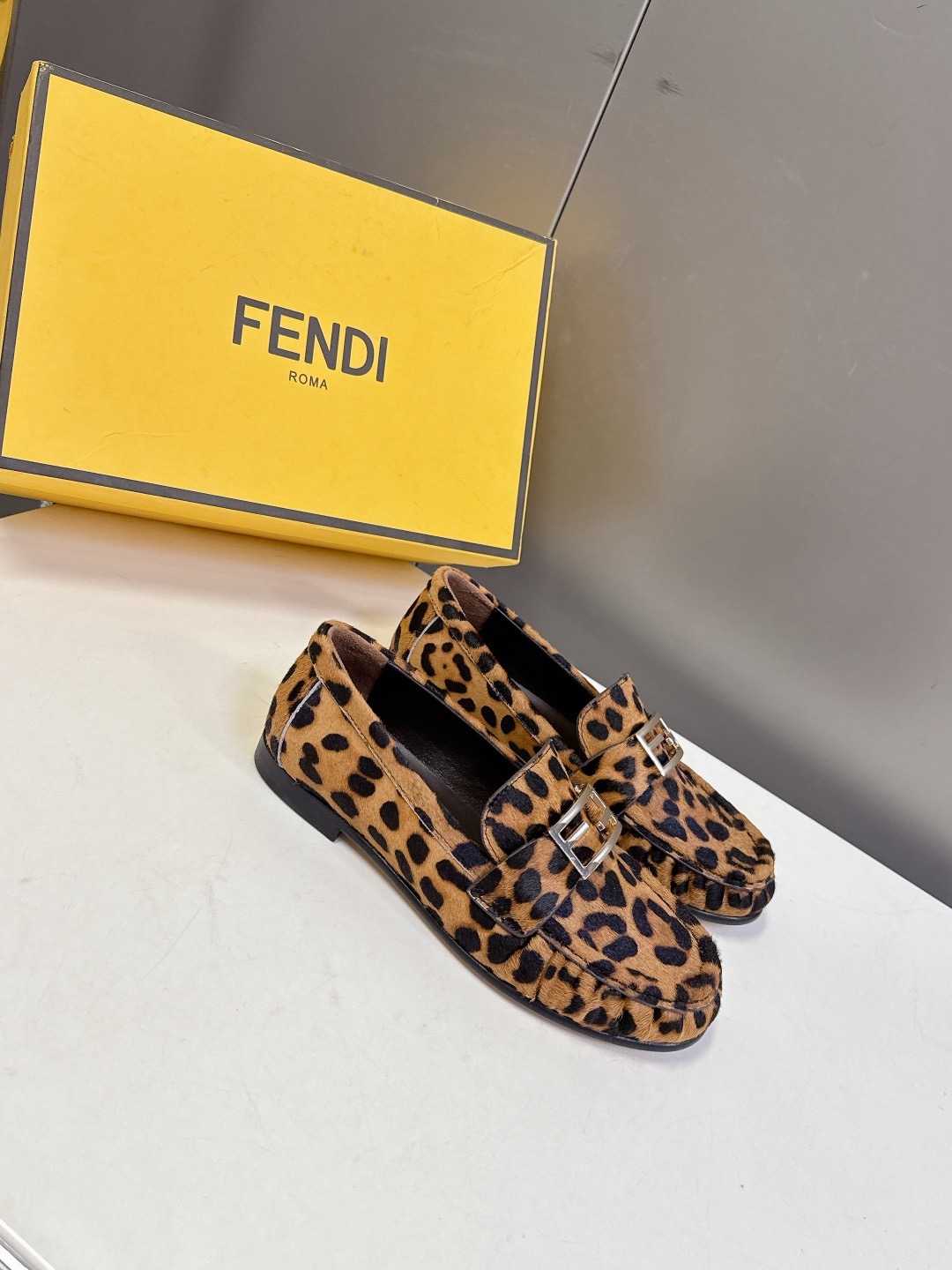 FENDI 펜디 FF 로고 로퍼 블랙 3
