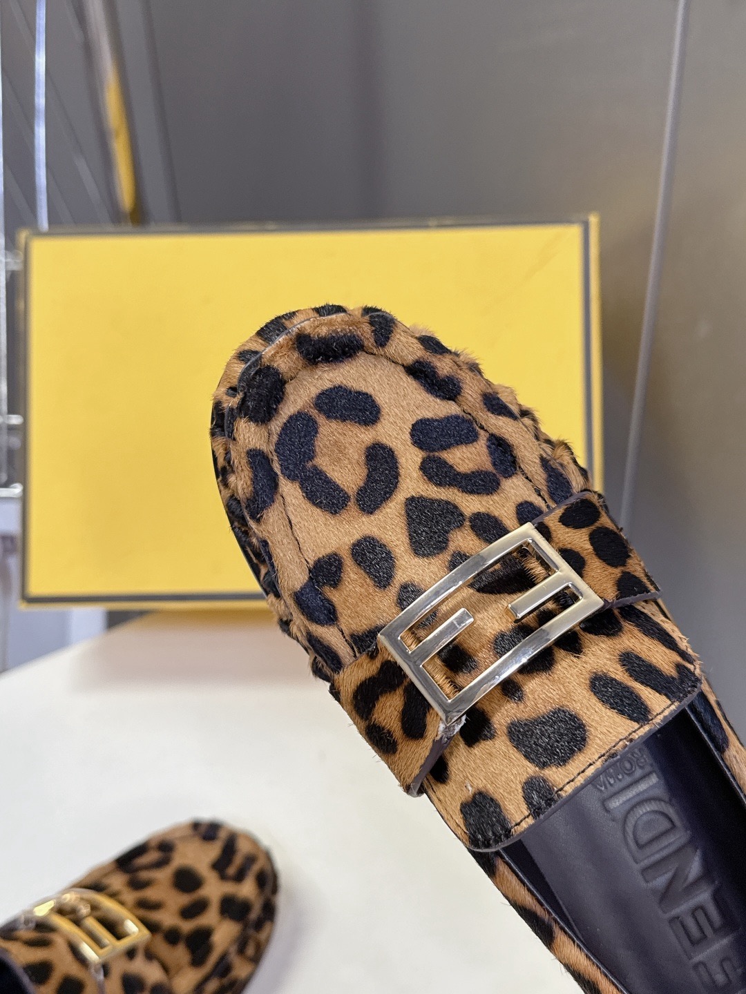 FENDI 펜디 FF 로고 로퍼 블랙 8