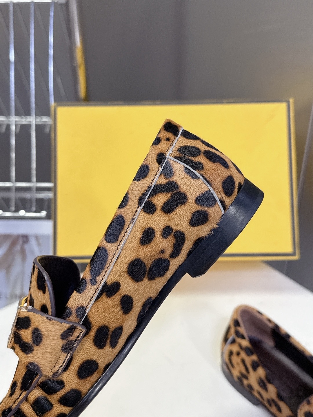 FENDI 펜디 FF 로고 로퍼 블랙 9