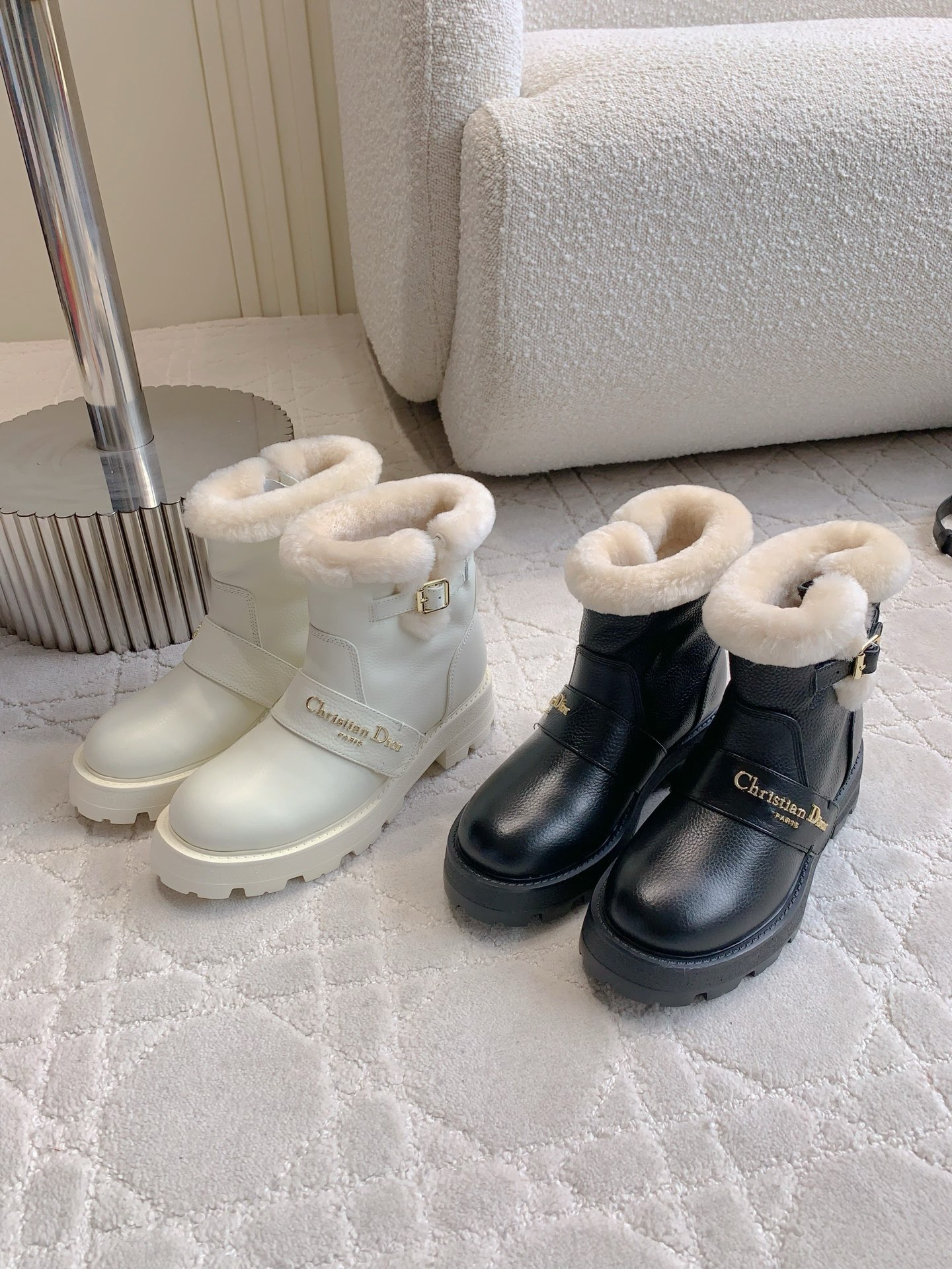DIOR 디올 양털 부츠 아이보리 1