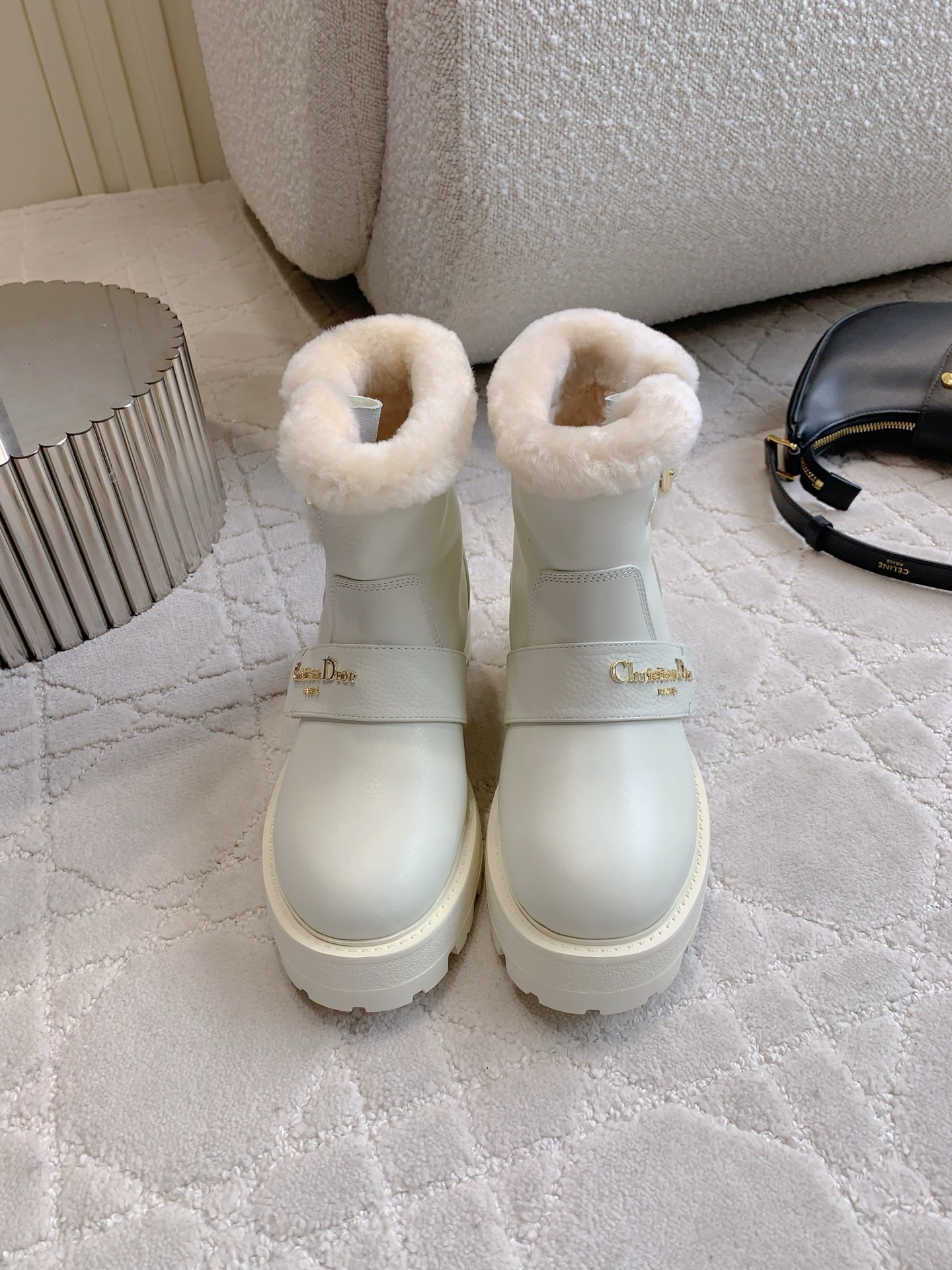DIOR 디올 양털 부츠 아이보리 4