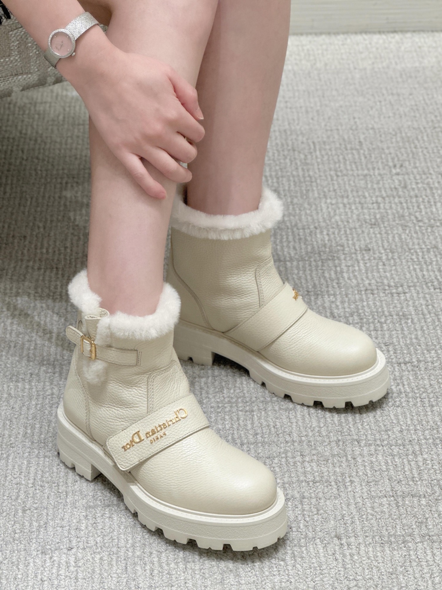 DIOR 디올 양털 부츠 아이보리 2