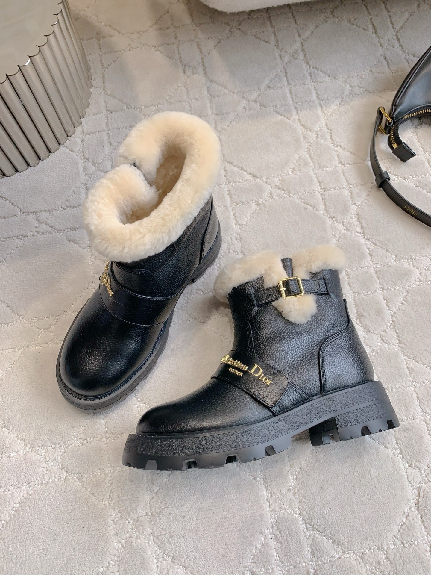 DIOR 디올 양털 부츠 아이보리 7