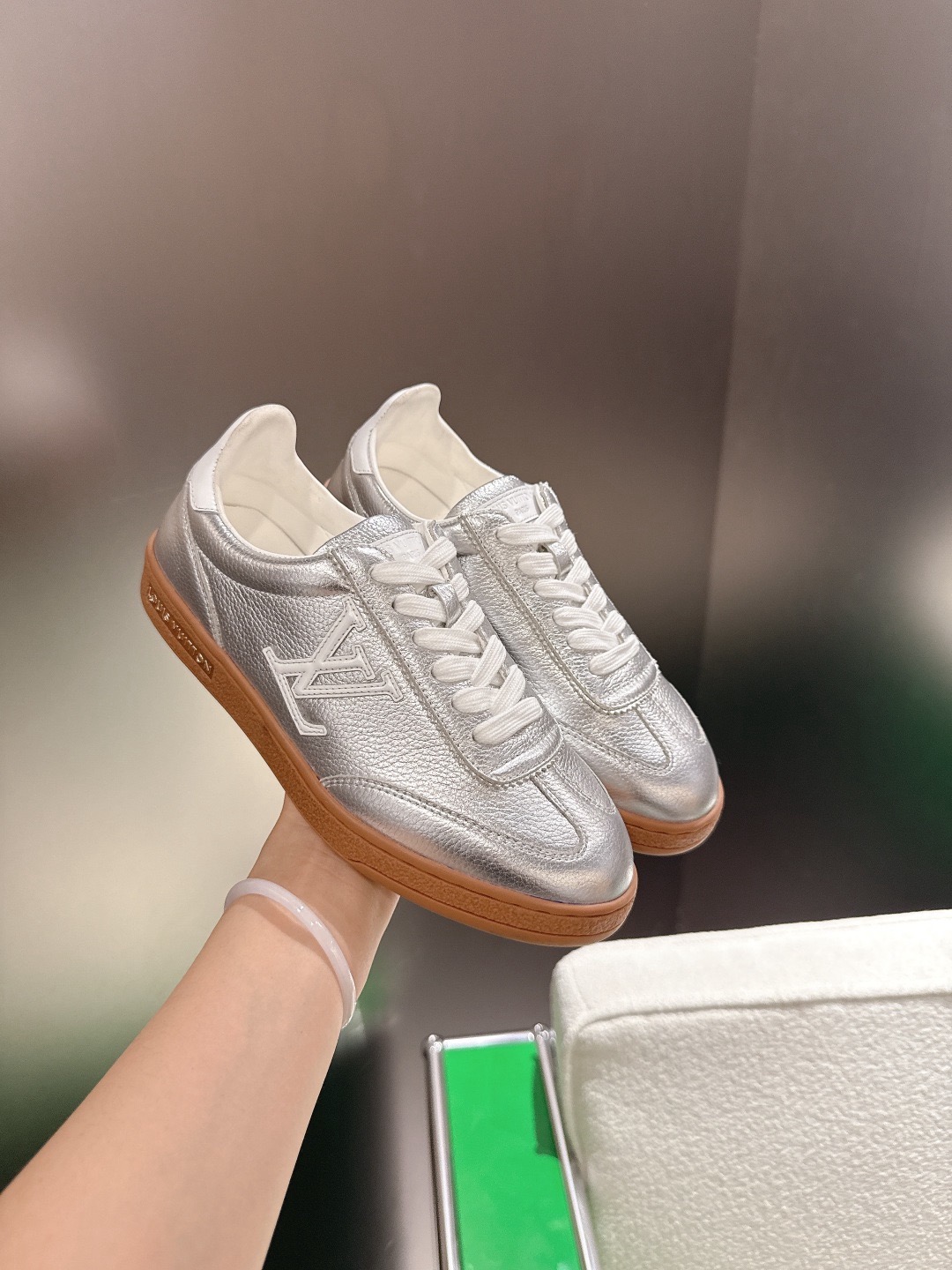 LOUIS VUITTON 루이비통 스니커즈 골드 5