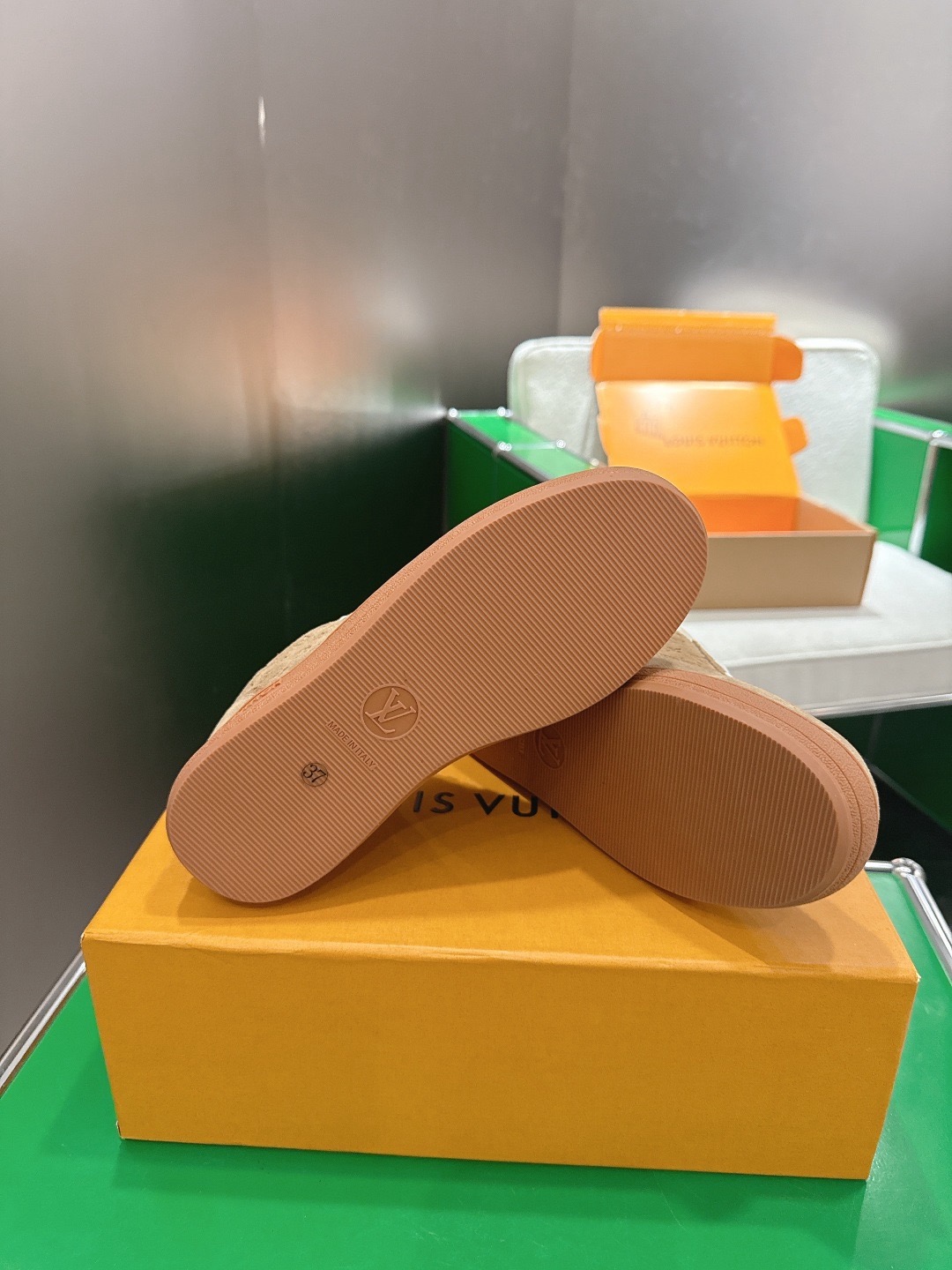 LOUIS VUITTON 루이비통 스니커즈 베이지 9