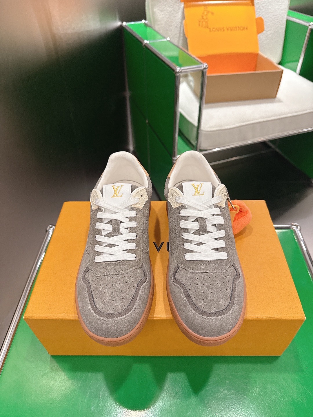 LOUIS VUITTON 루이비통 스니커즈 베이지 1
