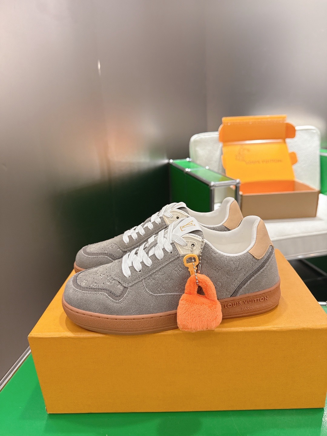 LOUIS VUITTON 루이비통 스니커즈 베이지 2