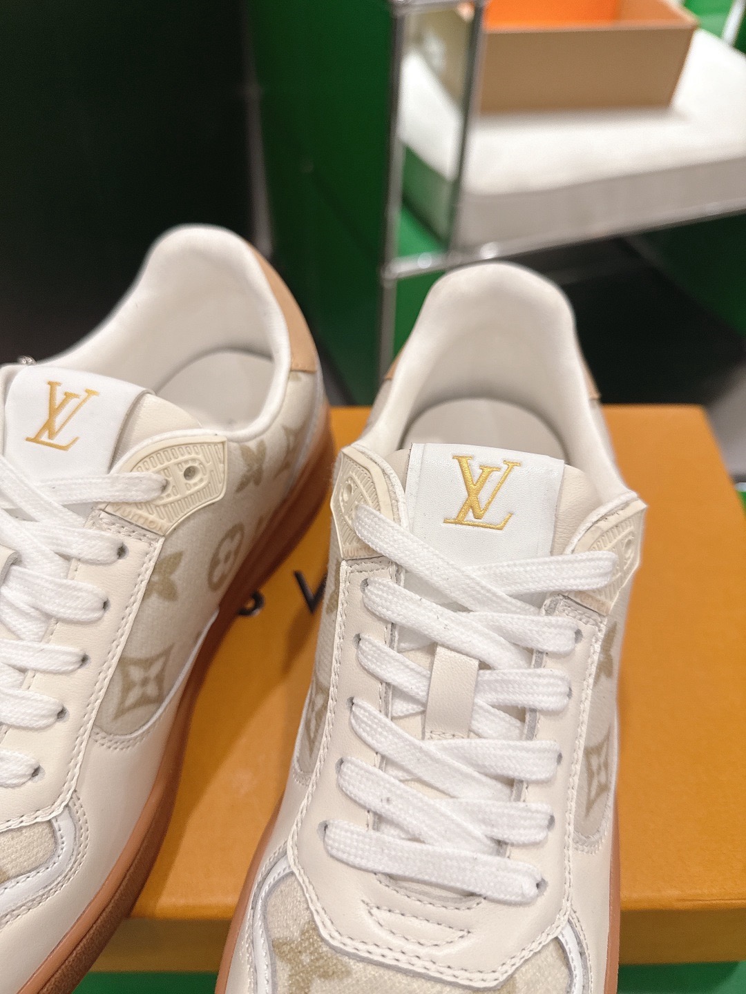 LOUIS VUITTON 루이비통 스니커즈 베이지 3