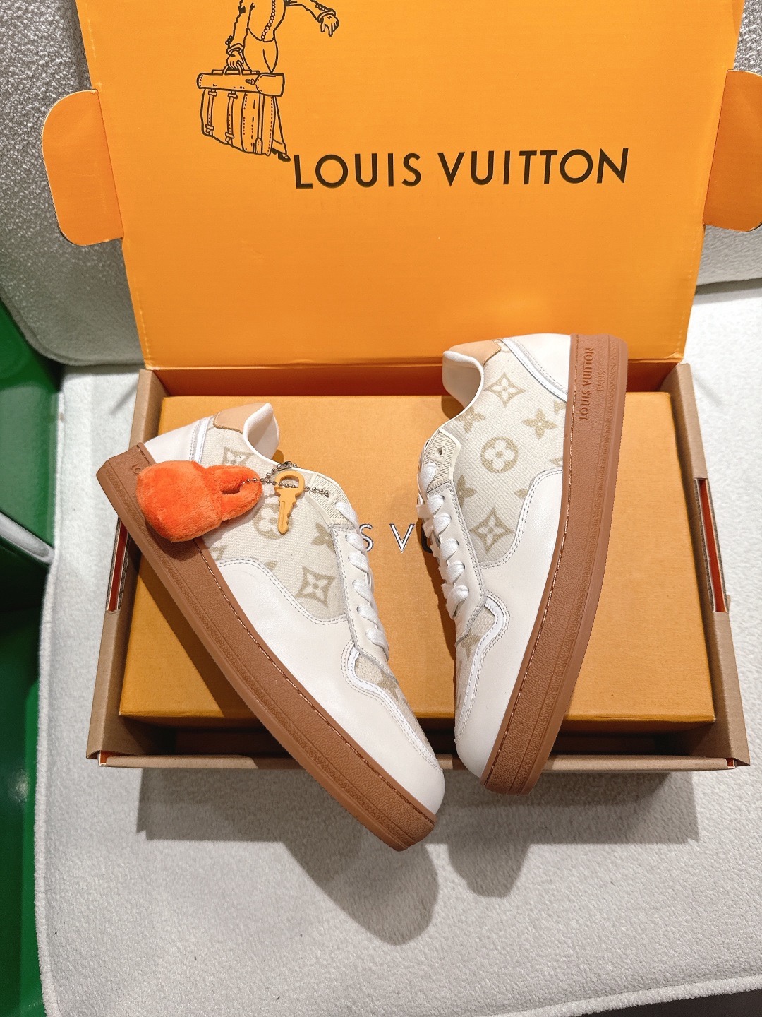 LOUIS VUITTON 루이비통 스니커즈 베이지 4