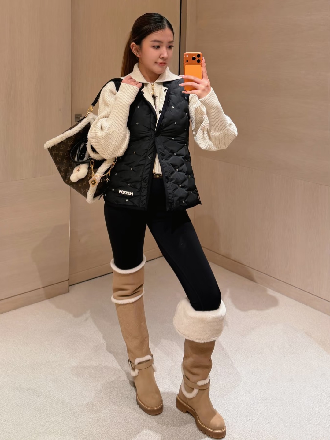 LOUIS VUITTON 루이비통 양모 롱부츠 3