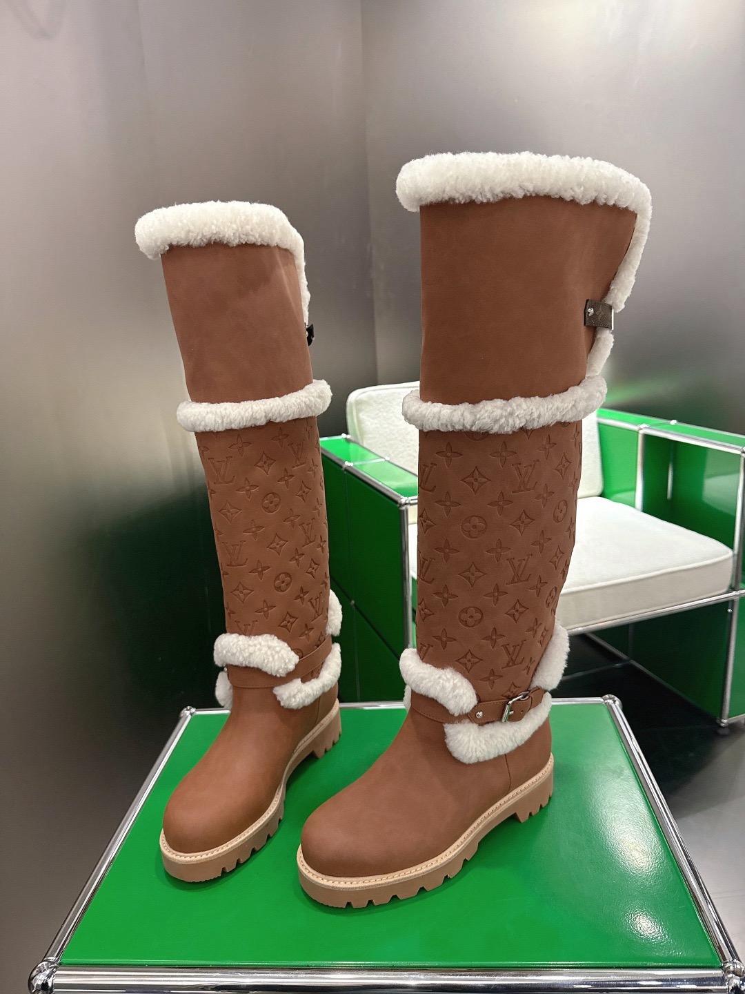 LOUIS VUITTON 루이비통 양모 롱부츠 4